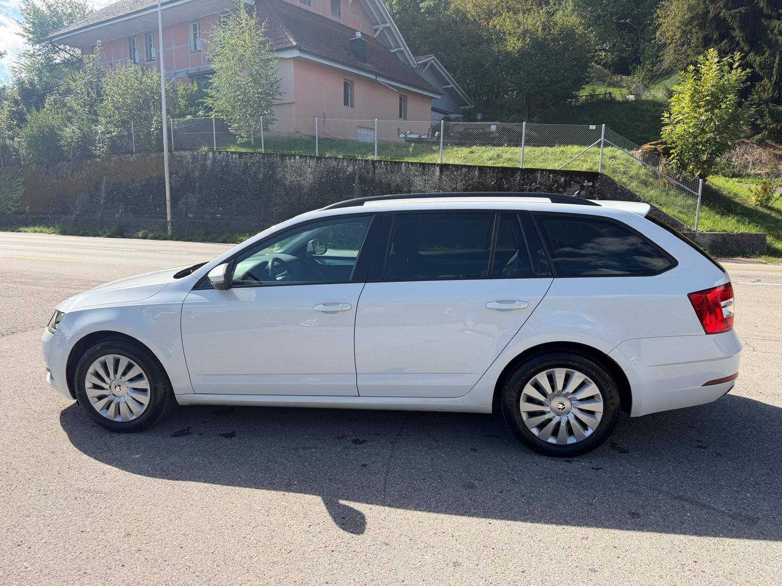 SKODA Octavia Combi 2.0 TDI Ambition 4x4 DSG-image-1