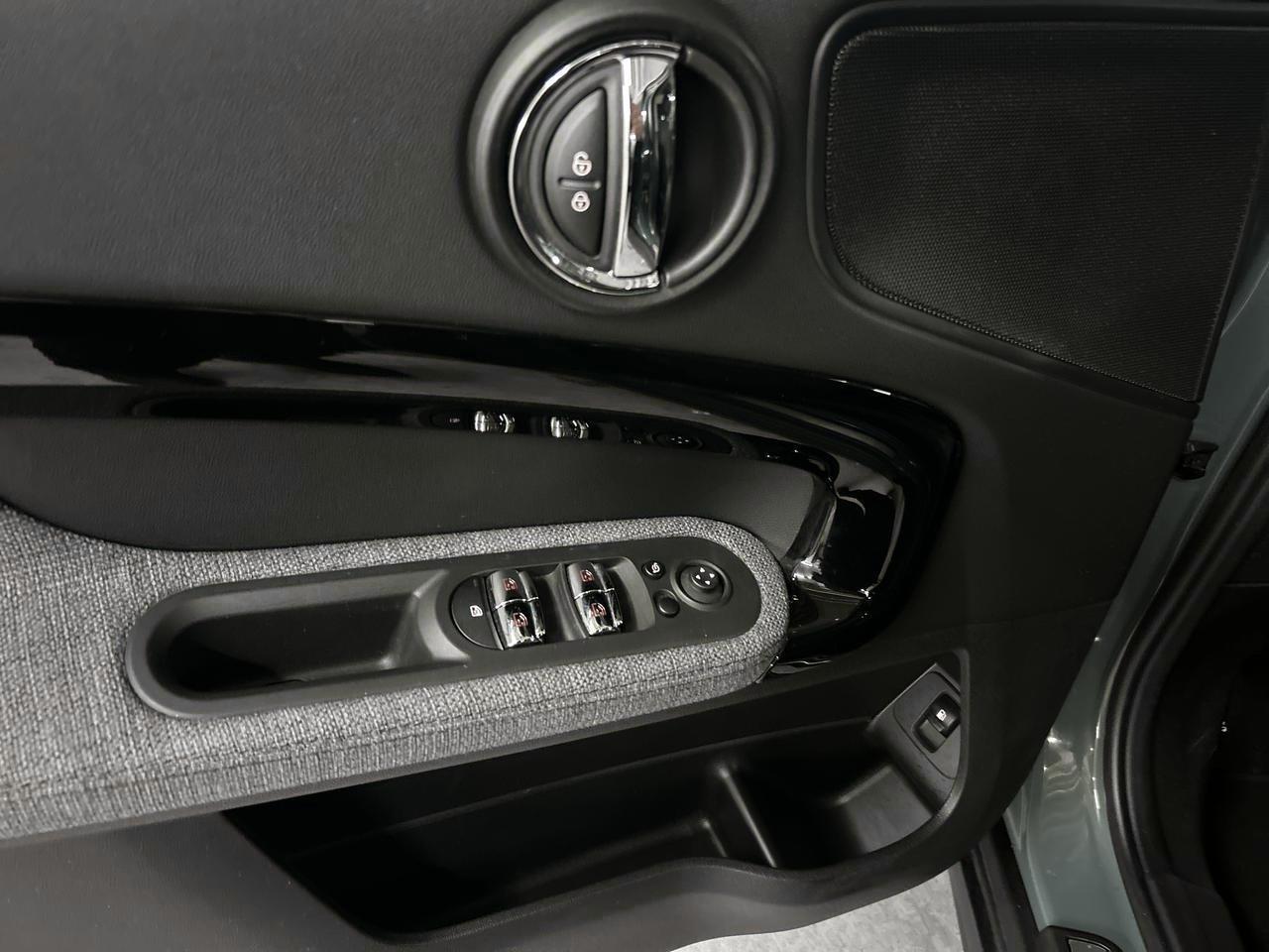 MINI Countryman Cooper SE ALL4-image-28