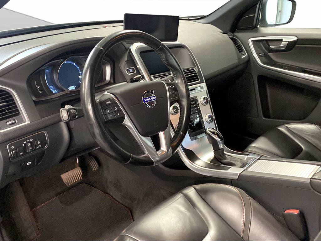 VOLVO XC60 2.4 D5 Ocean Race AWD-image-9