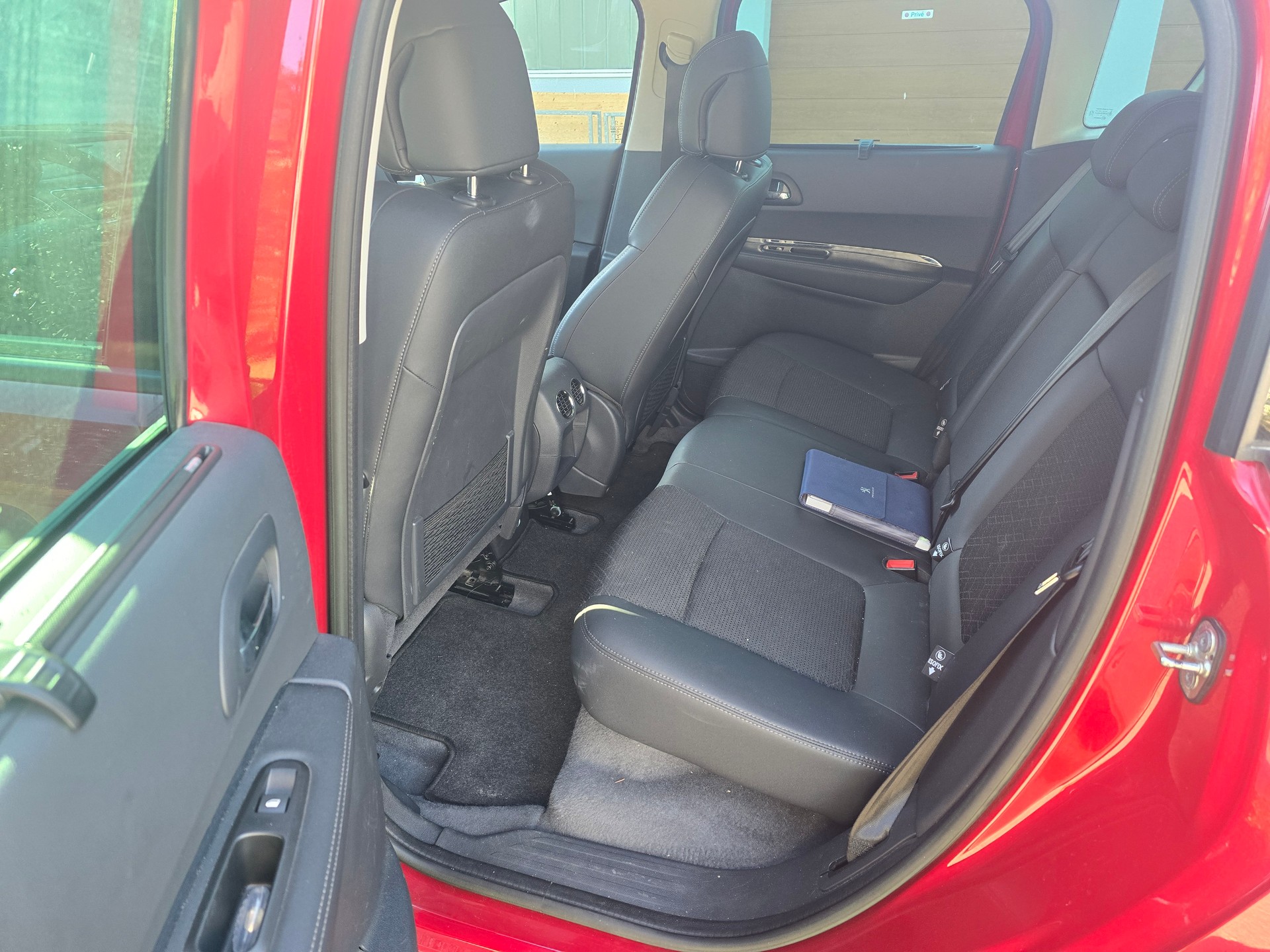 PEUGEOT 3008 1.6 16V T Allure Tiptronic-image-7