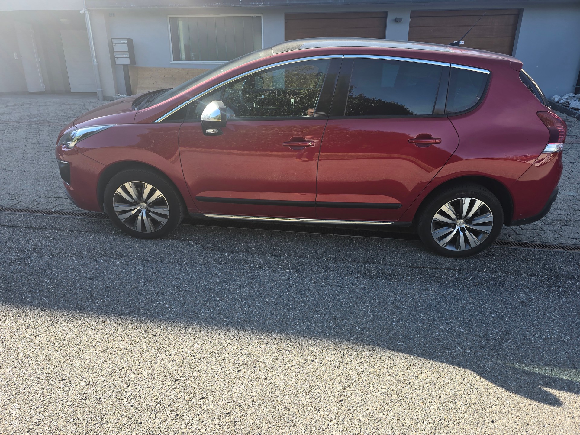 PEUGEOT 3008 1.6 16V T Allure Tiptronic-image-2