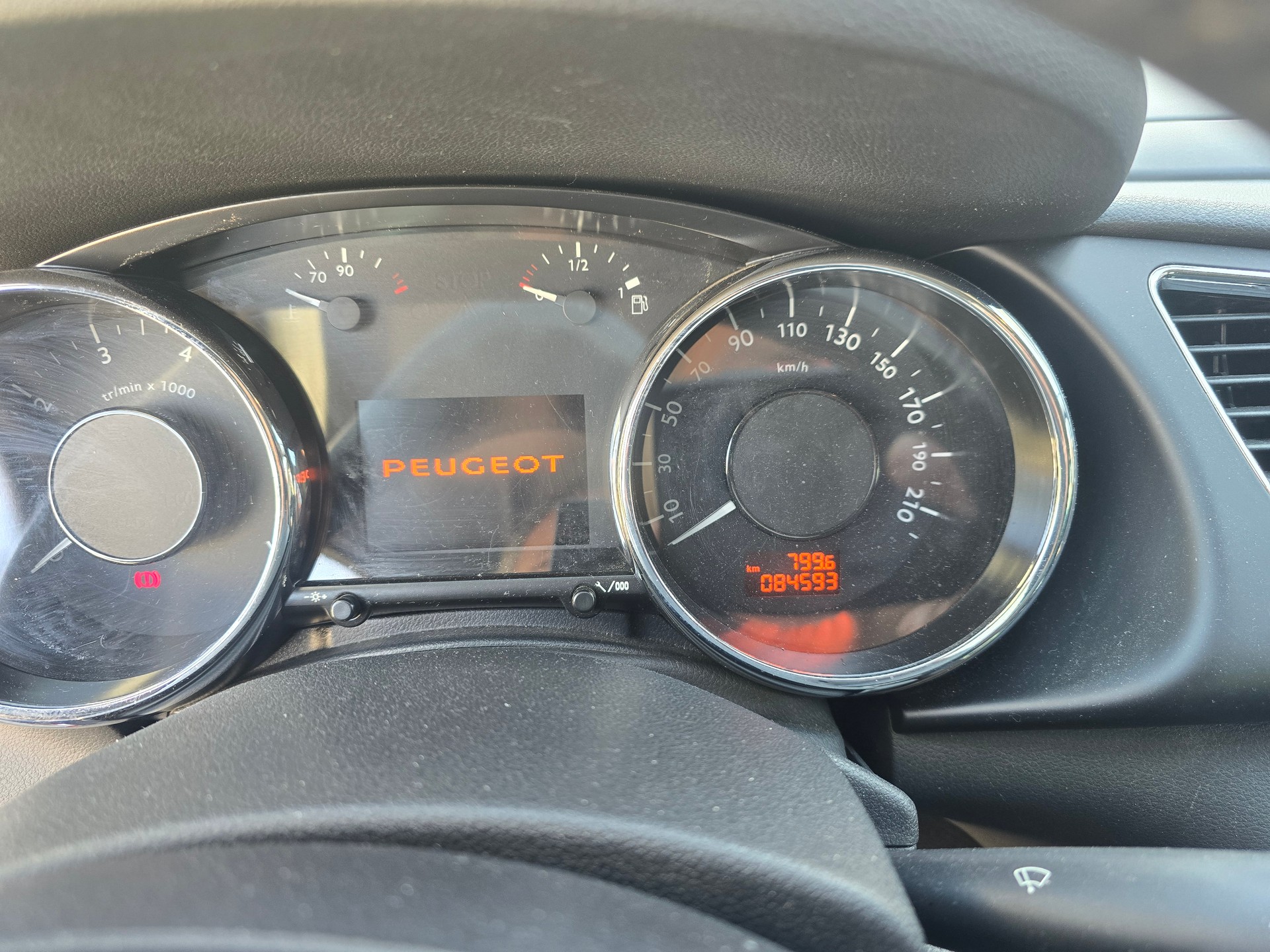 PEUGEOT 3008 1.6 16V T Allure Tiptronic-image-9