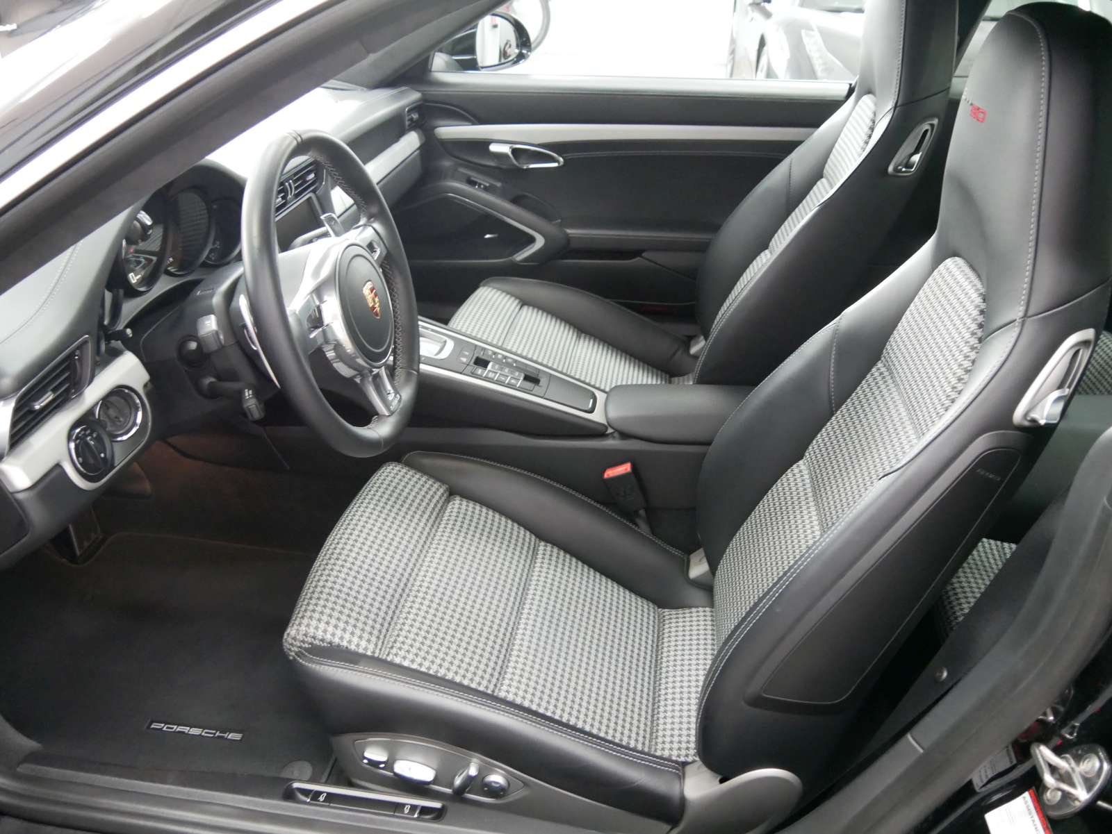 PORSCHE 911 Carrera S 50 Years PDK-image-9