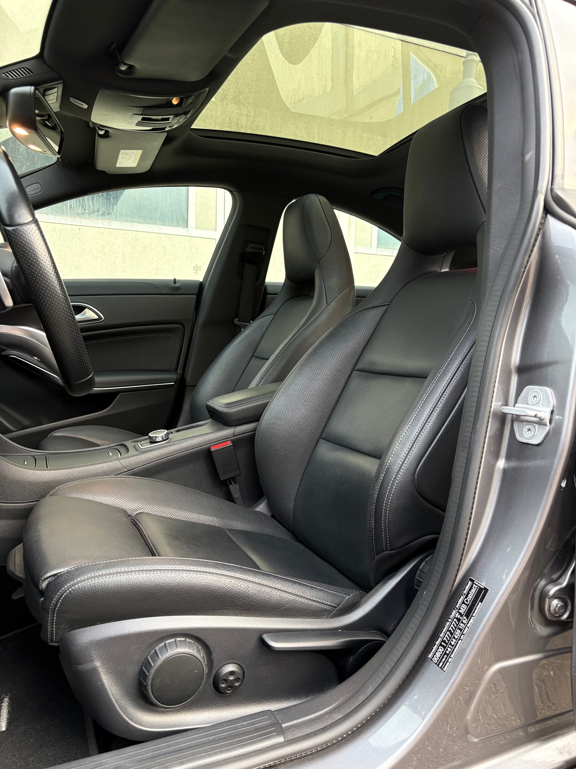 MERCEDES-BENZ CLA 250 AMG Line 7G-DCT 4Matic-image-5