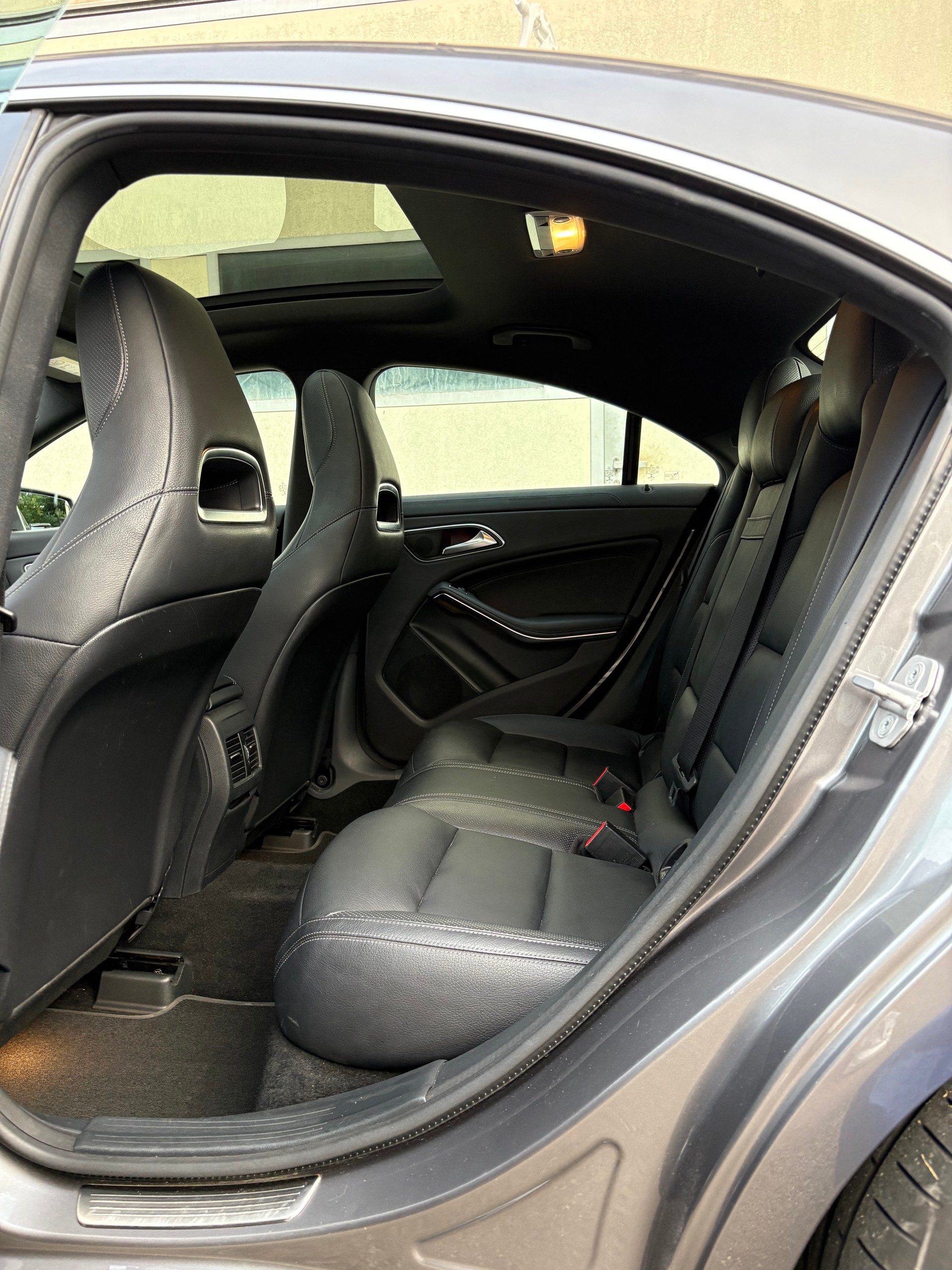 MERCEDES-BENZ CLA 250 AMG Line 7G-DCT 4Matic-image-6