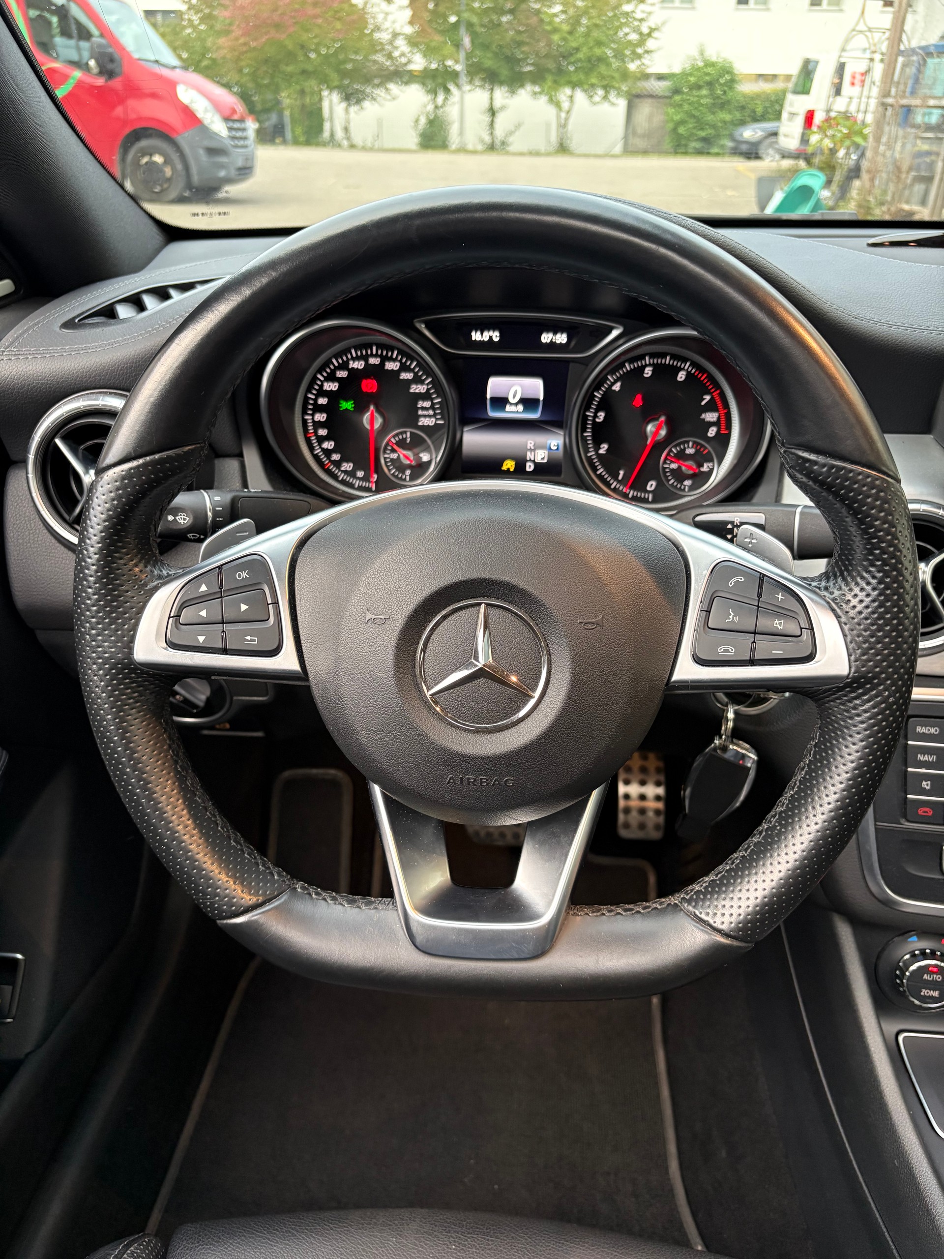 MERCEDES-BENZ CLA 250 AMG Line 7G-DCT 4Matic-image-8