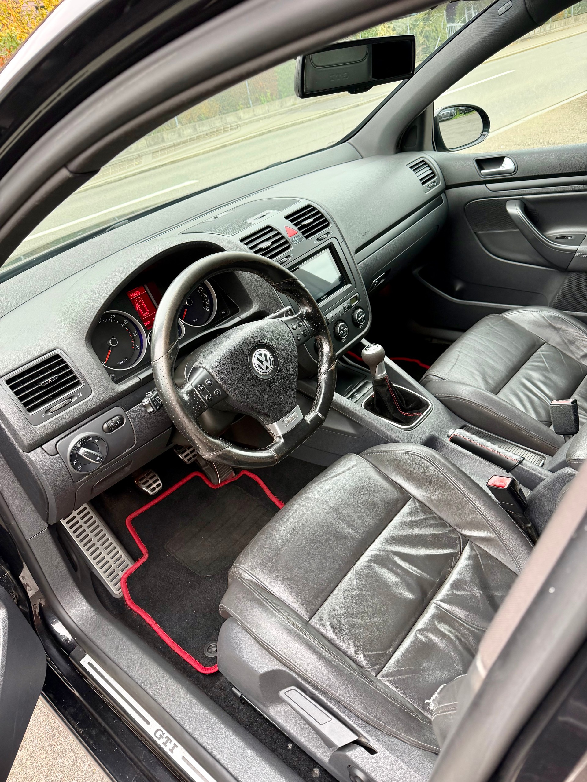 VW Golf 2.0 TFSI GTI-image-6