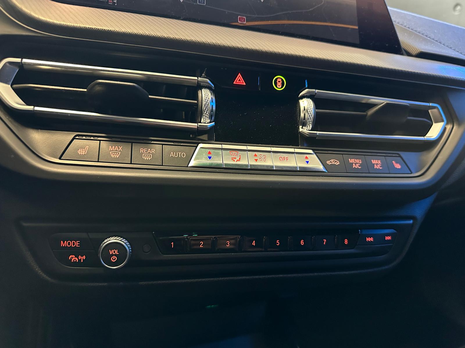 BMW M135i xDrive Steptronic-image-23