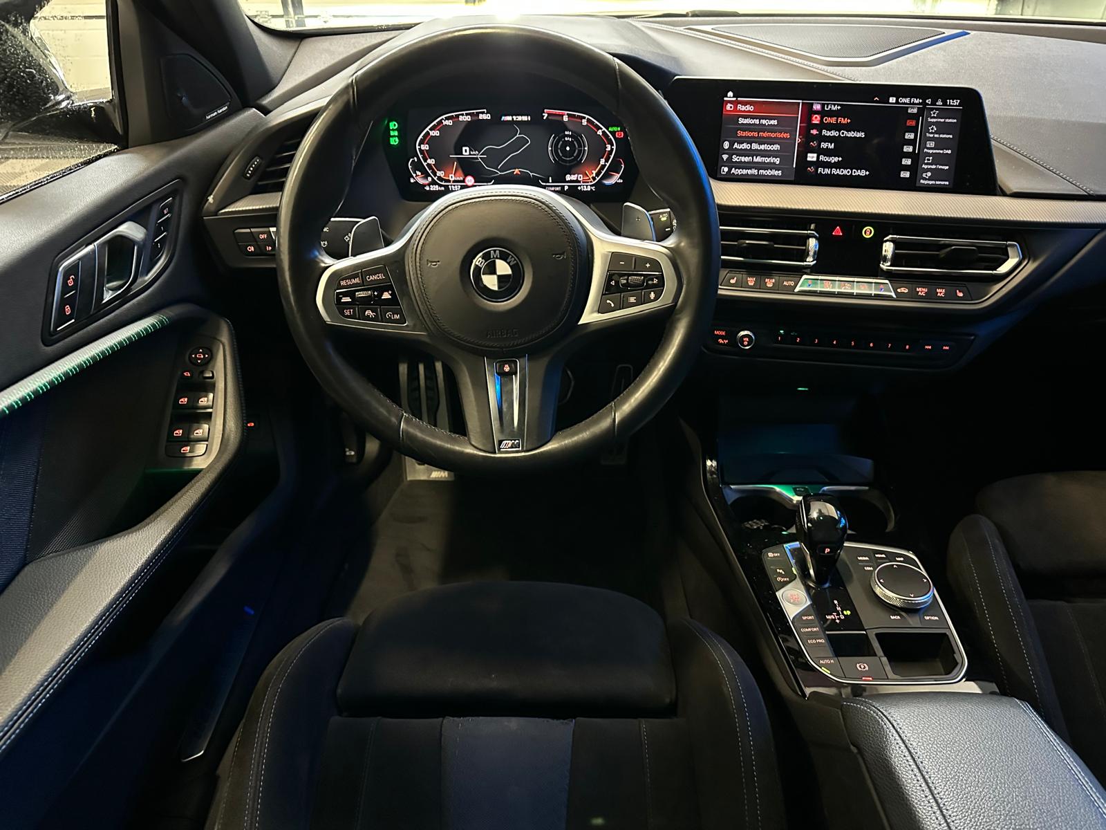 BMW M135i xDrive Steptronic-image-15