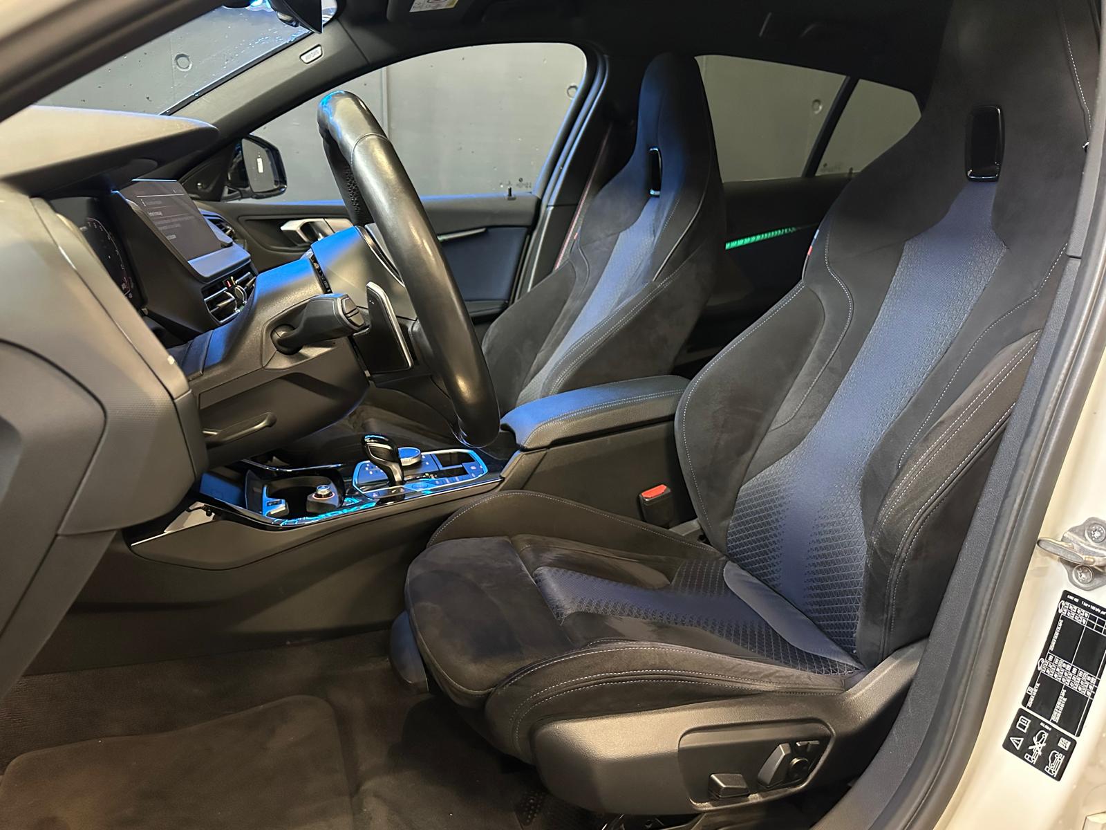 BMW M135i xDrive Steptronic-image-9