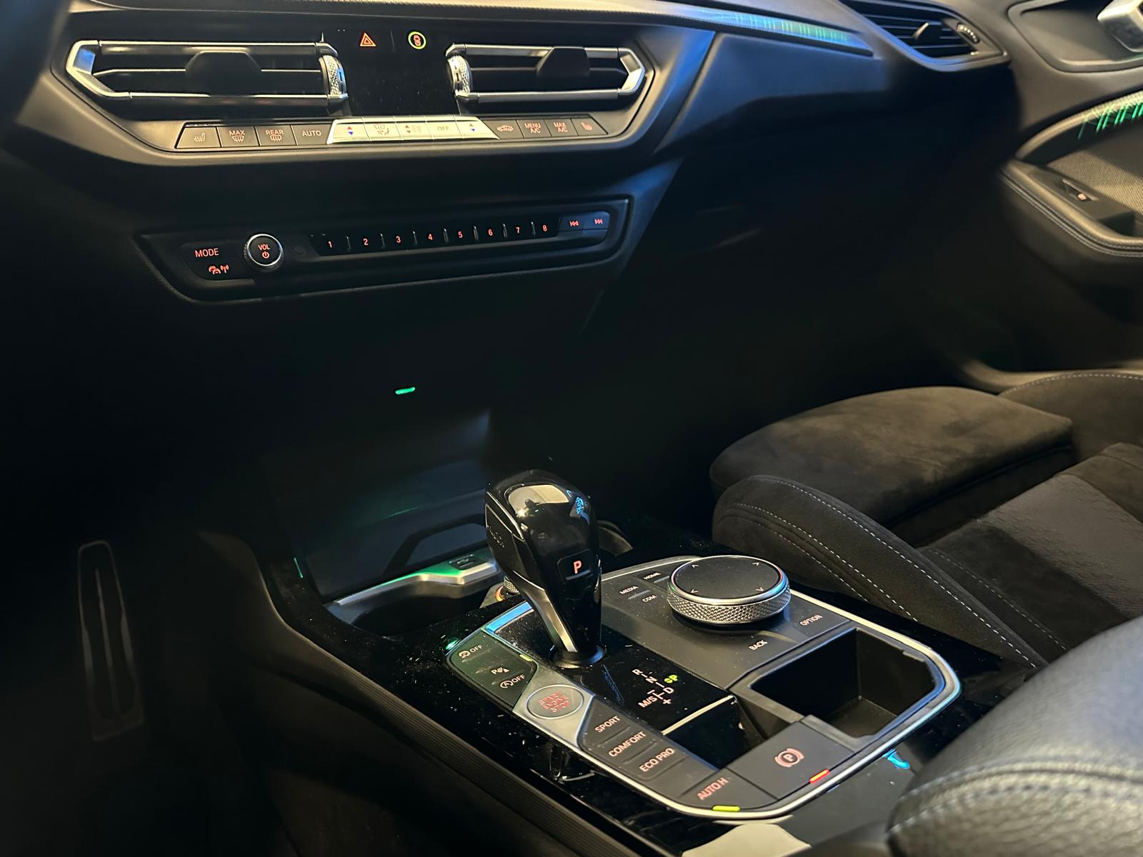 BMW M135i xDrive Steptronic-image-24