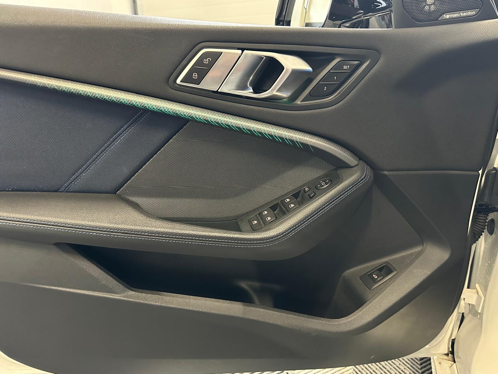 BMW M135i xDrive Steptronic-image-25