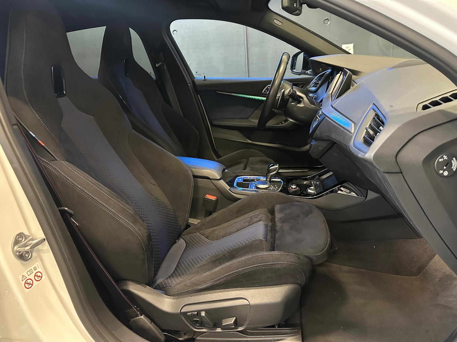 BMW M135i xDrive Steptronic-image-11