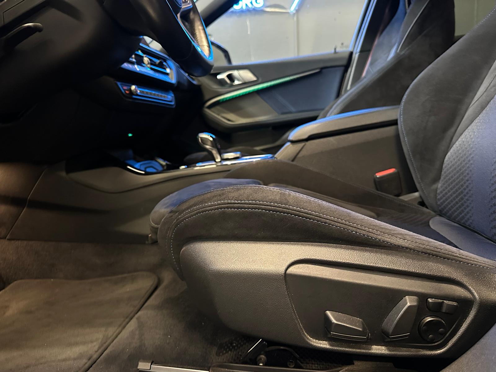 BMW M135i xDrive Steptronic-image-8