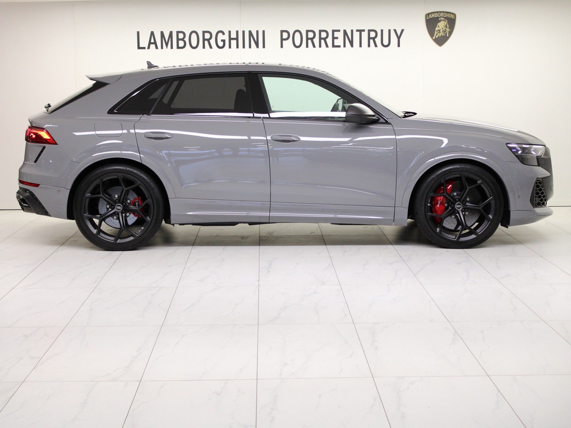 AUDI RSQ8 performance quattro-image-1