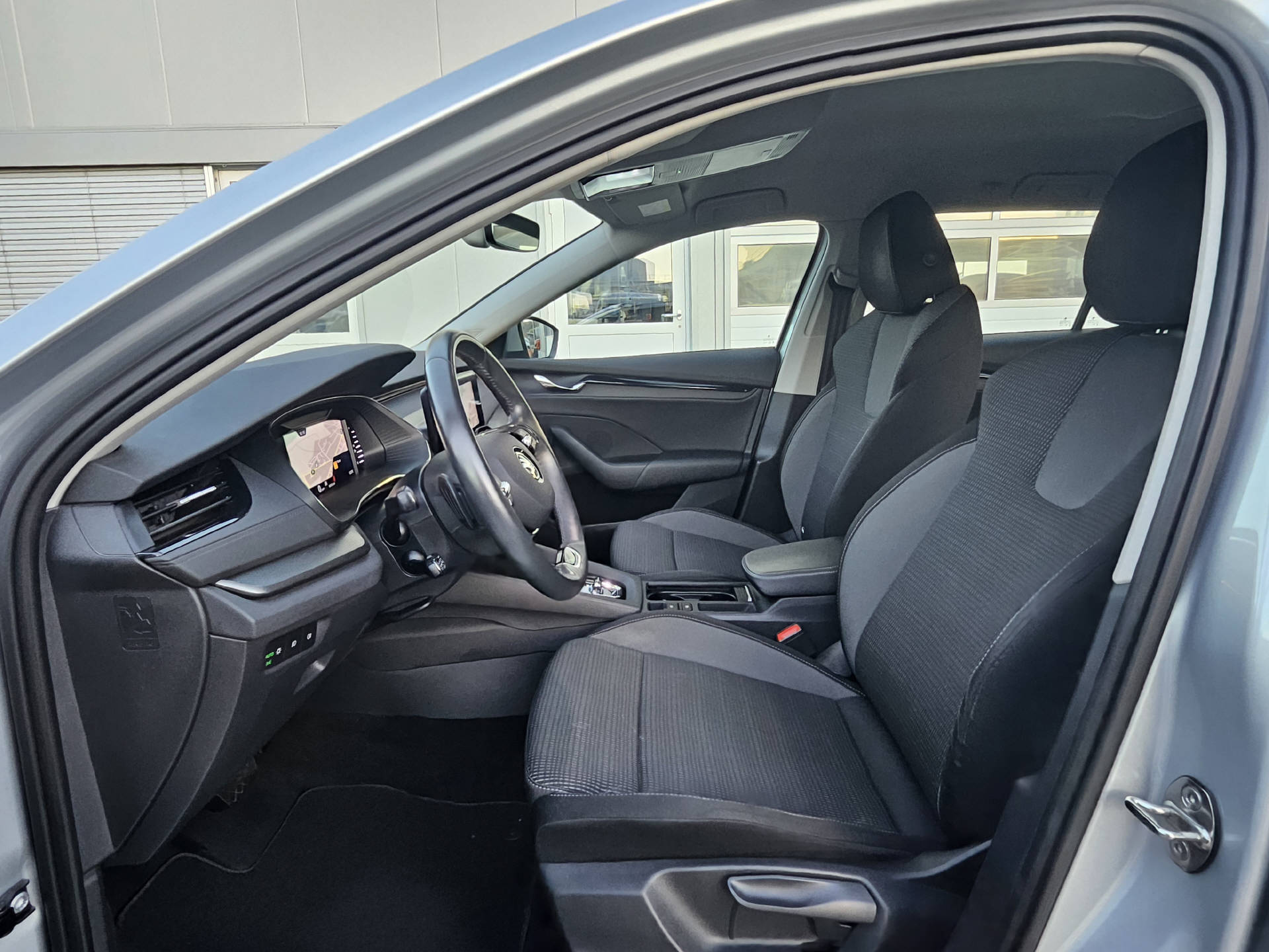 SKODA Octavia Combi 2.0 TDI Ambition 4x4 DSG * Frisch ab MFK * Anhängerkupplung * 8- fach bereift *-image-12