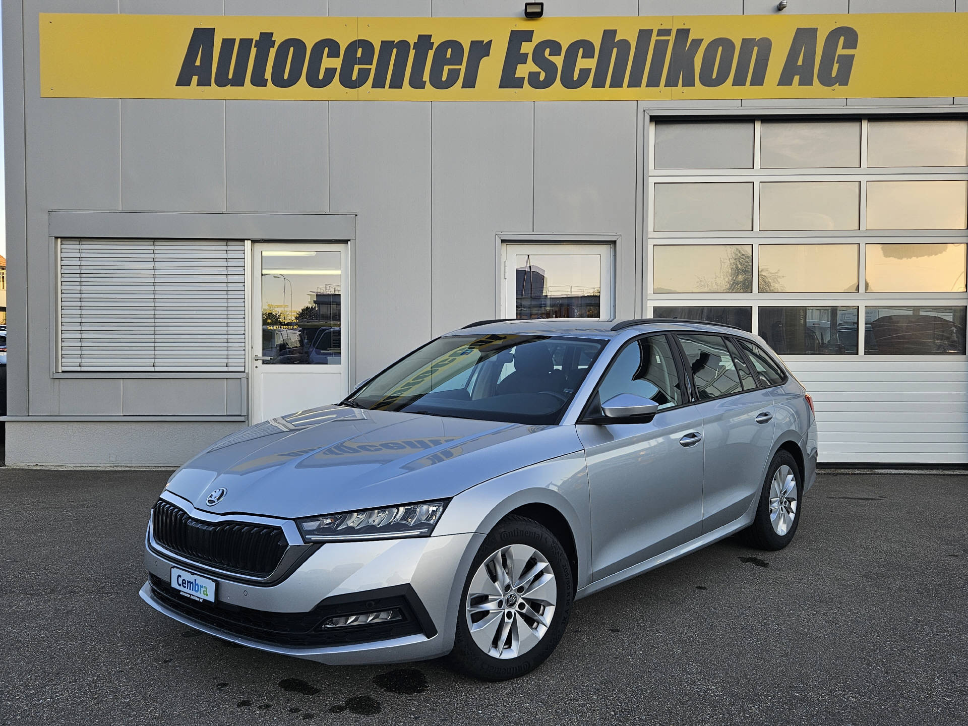 SKODA Octavia Combi 2.0 TDI Ambition 4x4 DSG * Frisch ab MFK * Anhängerkupplung * 8- fach bereift *-image-2