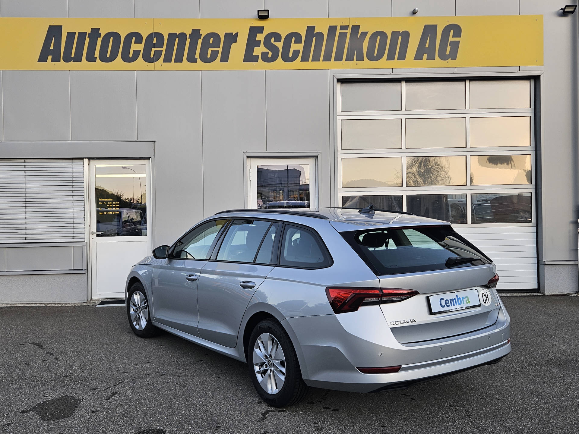 SKODA Octavia Combi 2.0 TDI Ambition 4x4 DSG * Frisch ab MFK * Anhängerkupplung * 8- fach bereift *-image-6