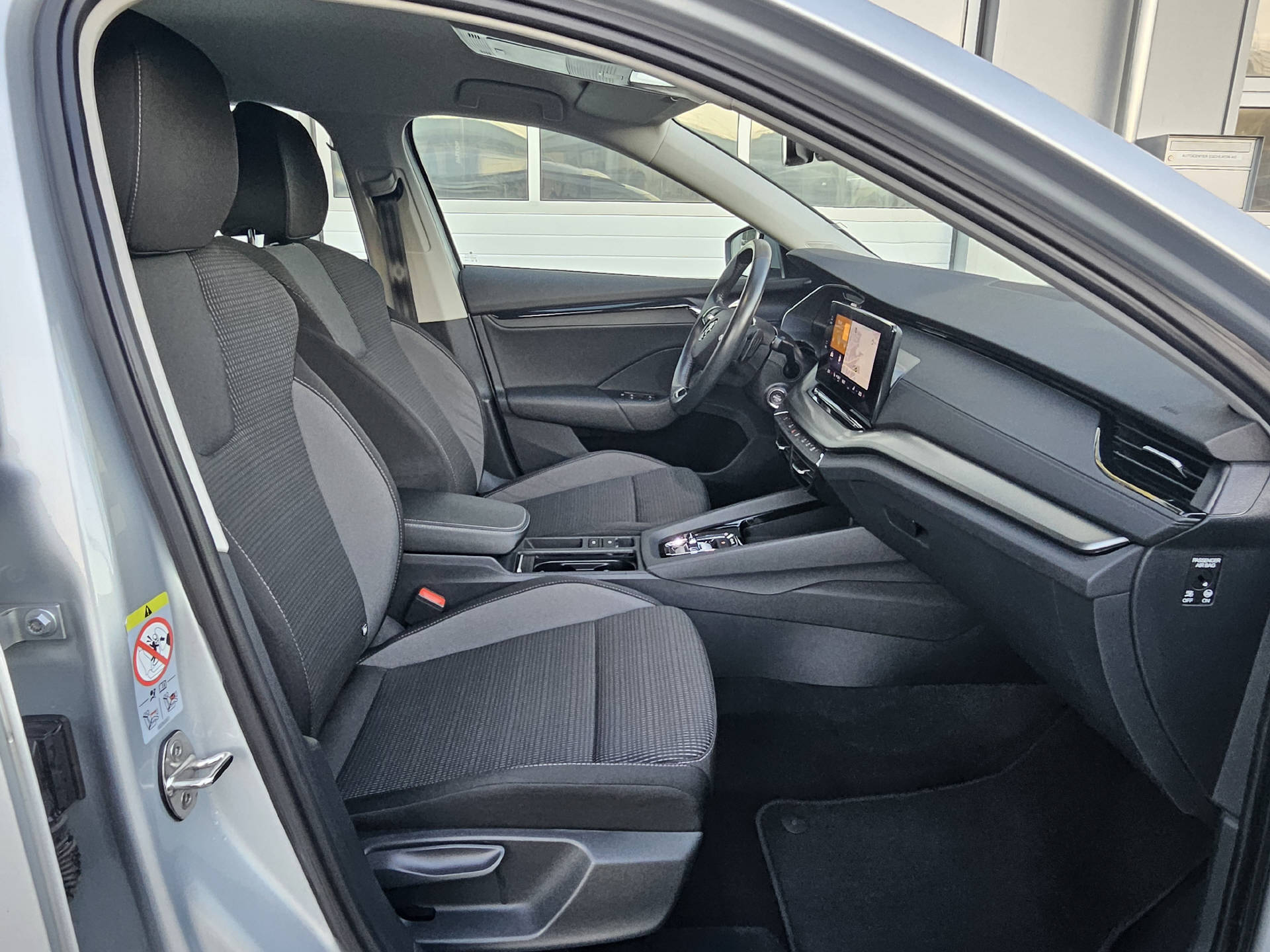 SKODA Octavia Combi 2.0 TDI Ambition 4x4 DSG * Frisch ab MFK * Anhängerkupplung * 8- fach bereift *-image-18