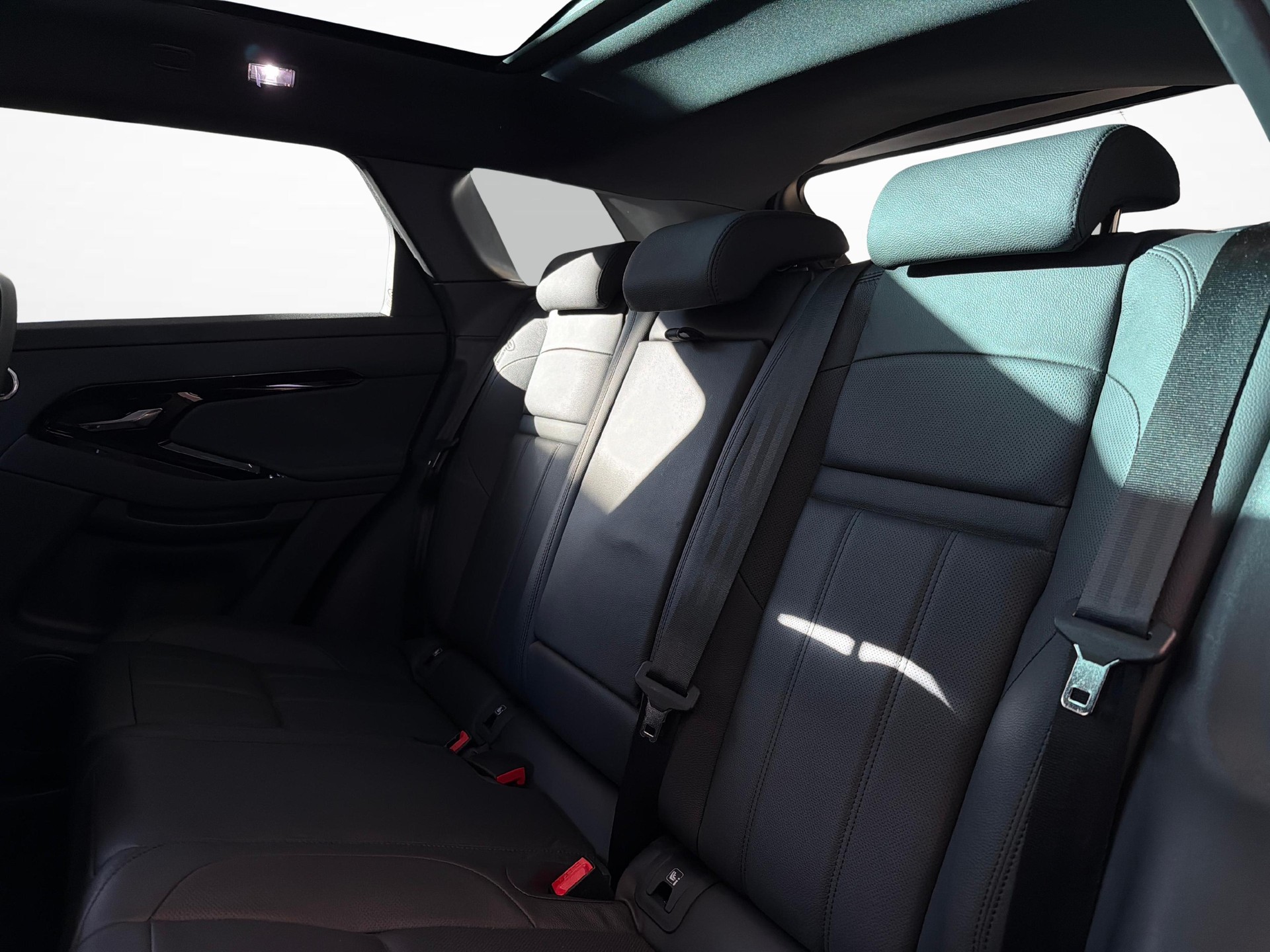 LAND ROVER Range Rover Evoque 1.5 T 270e Dynamic SE-image-10