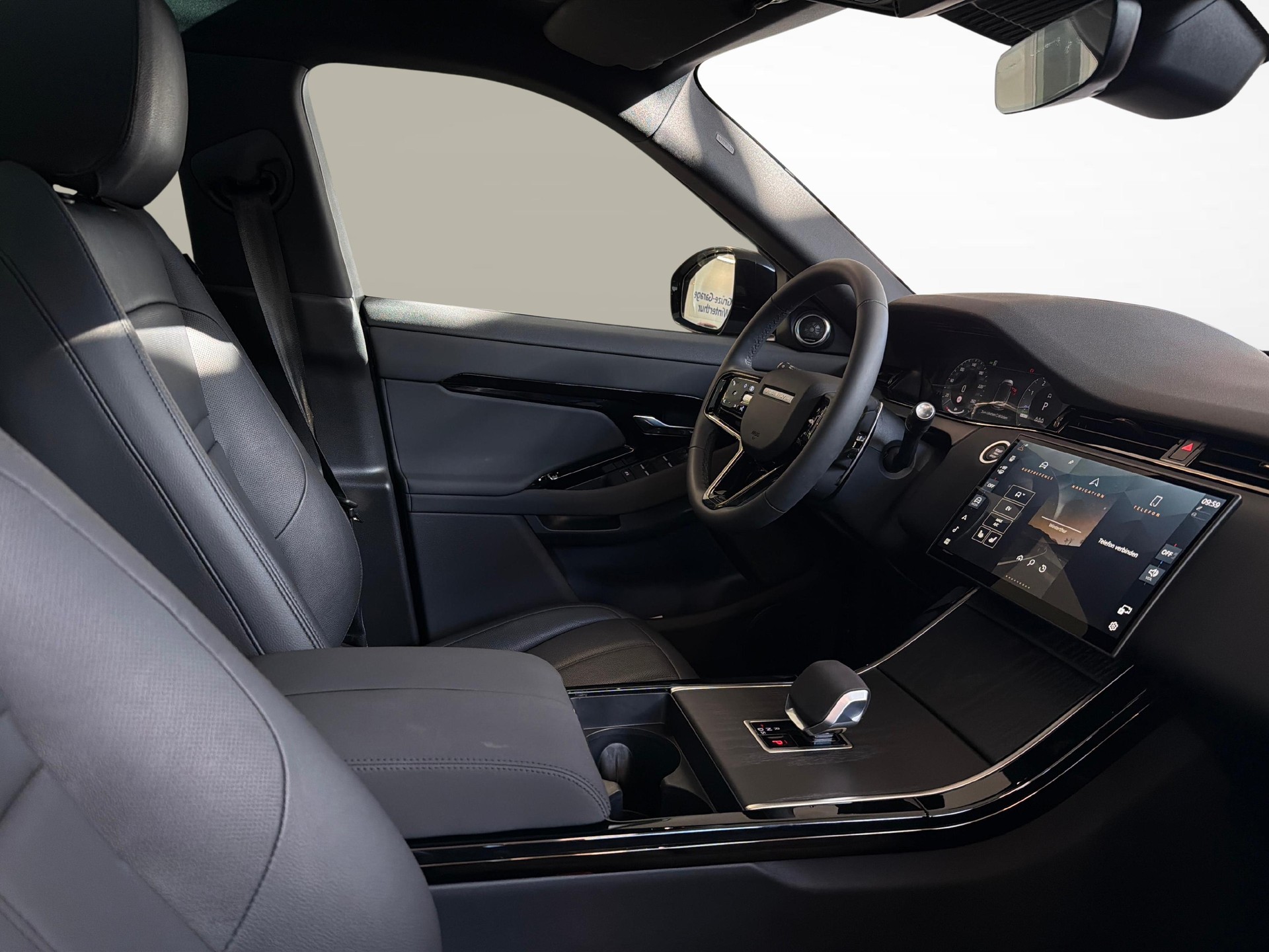 LAND ROVER Range Rover Evoque 1.5 T 270e Dynamic SE-image-9