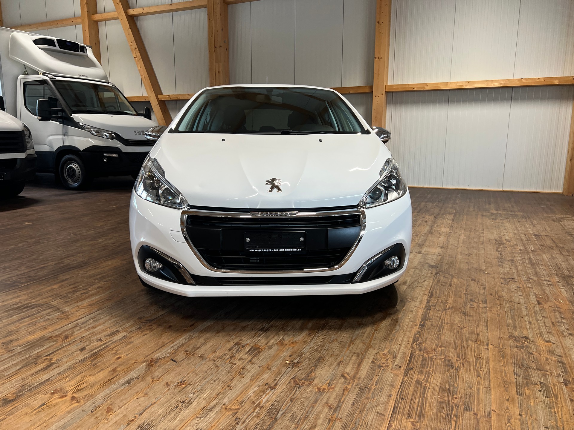 PEUGEOT 208 1.2 PureTech Style-image-1