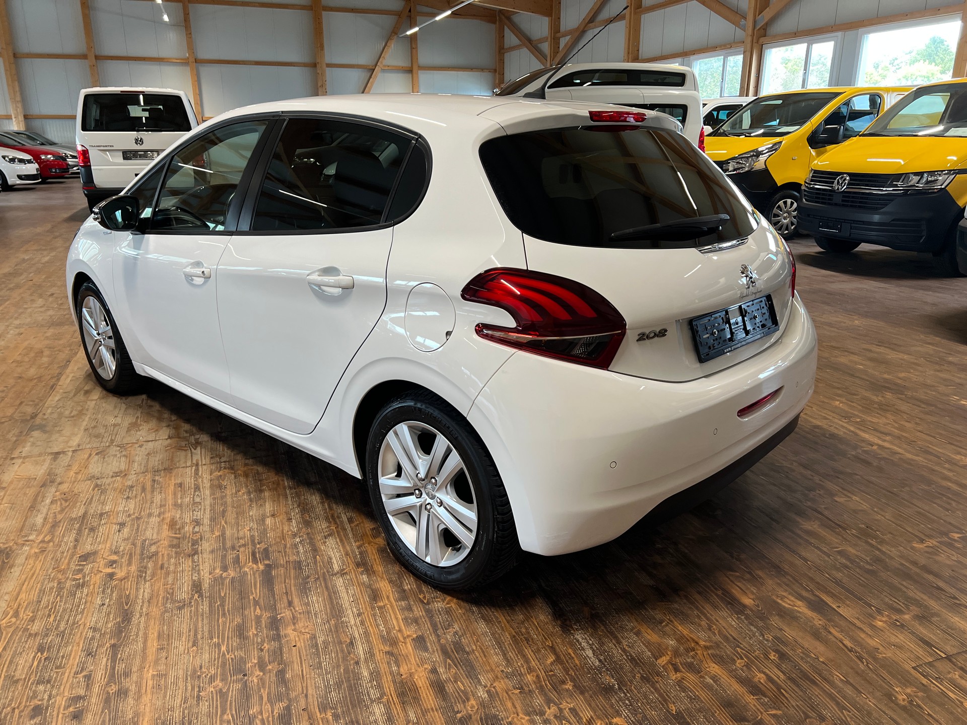 PEUGEOT 208 1.2 PureTech Style-image-6