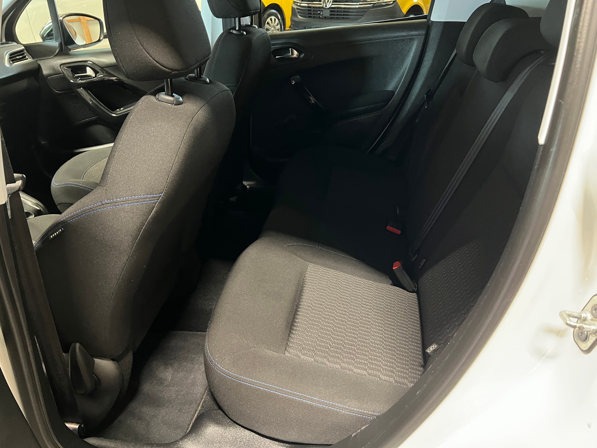 PEUGEOT 208 1.2 PureTech Style-image-13
