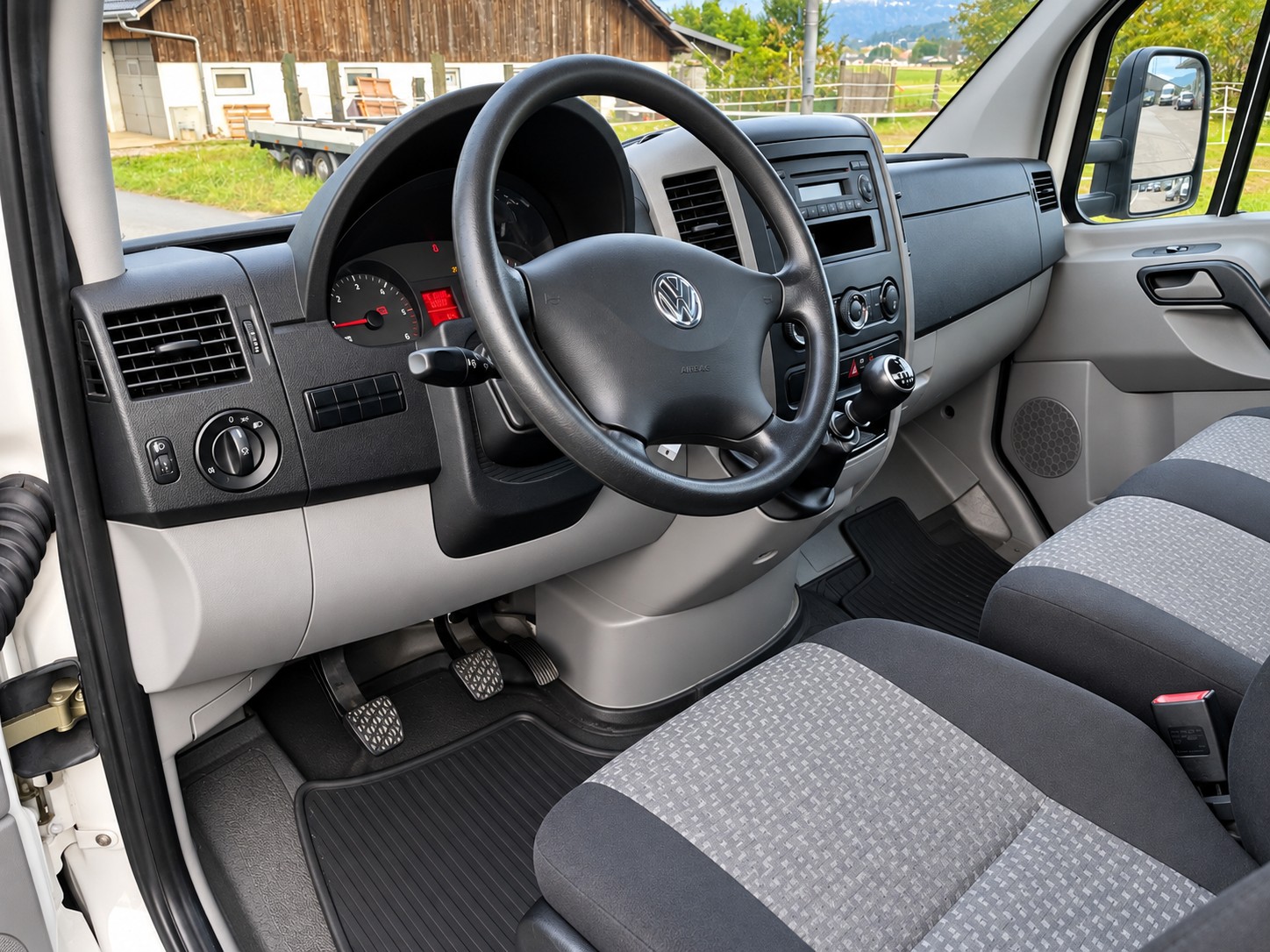 VW Crafter 35 2.0 TDI CR-image-10