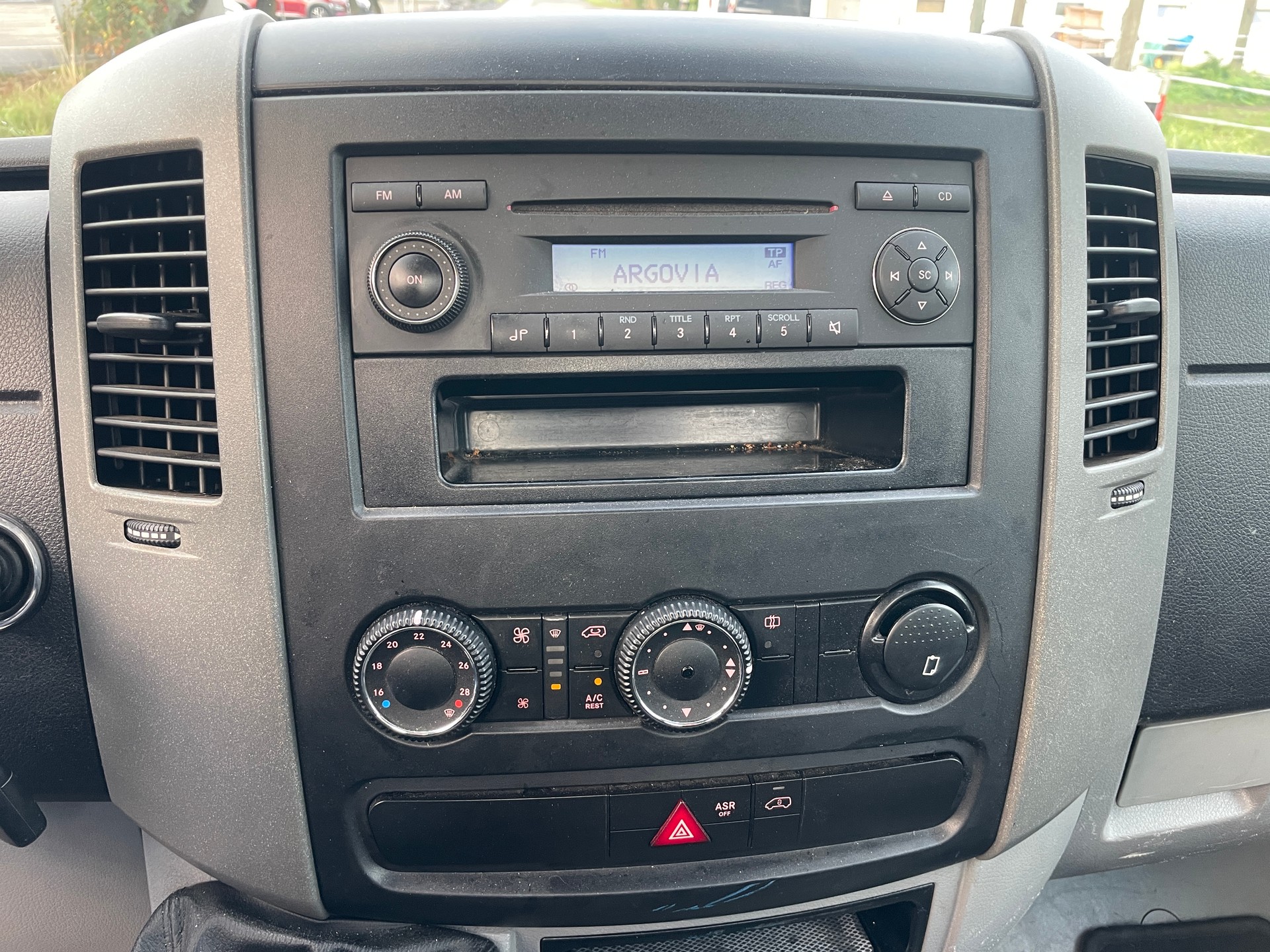 VW Crafter 35 2.0 TDI CR-image-11