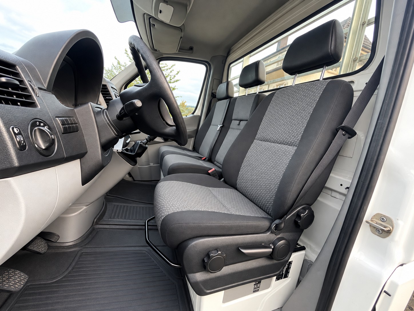 VW Crafter 35 2.0 TDI CR-image-9