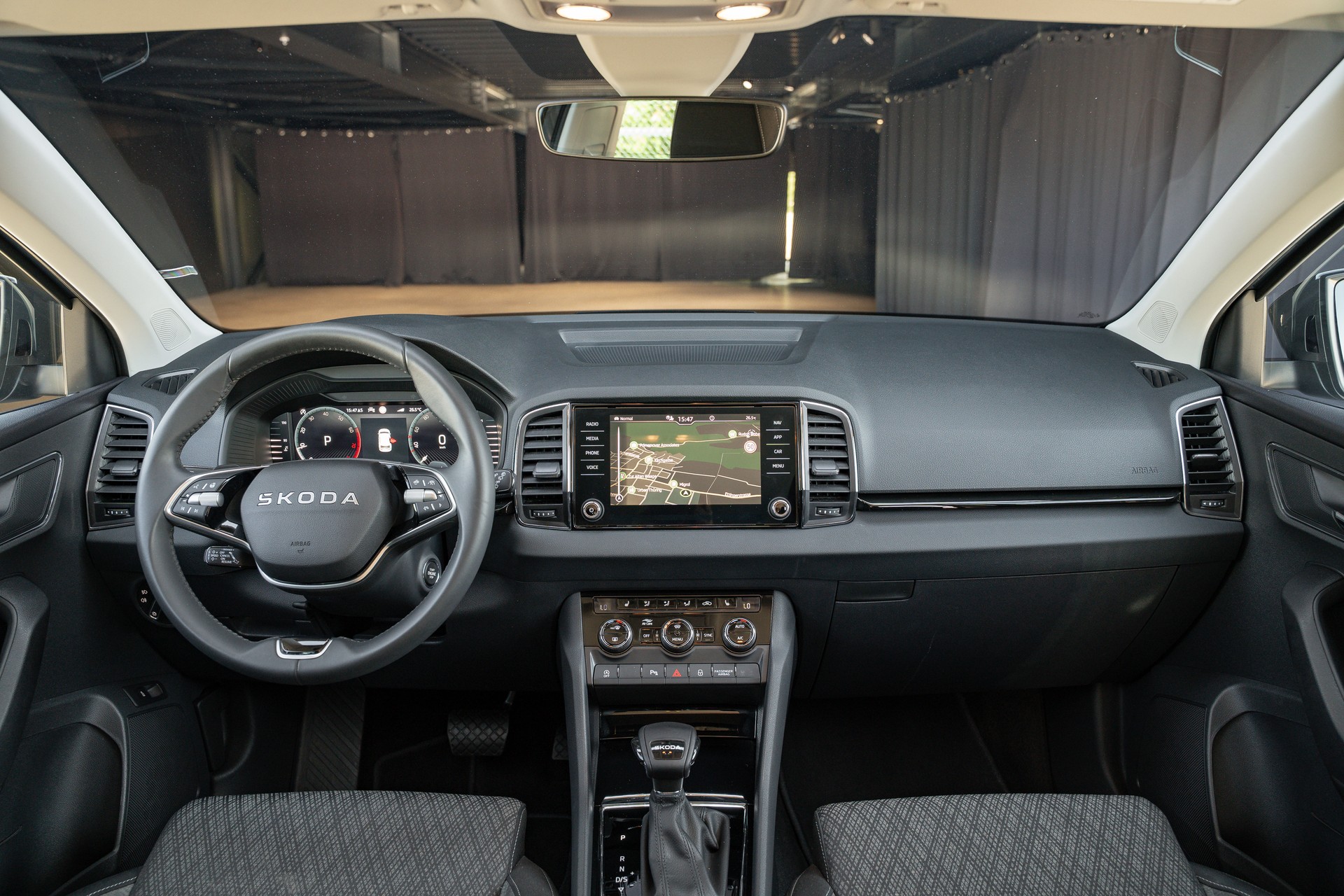 SKODA Karoq 1.5 TSI Selection DSG-image-14