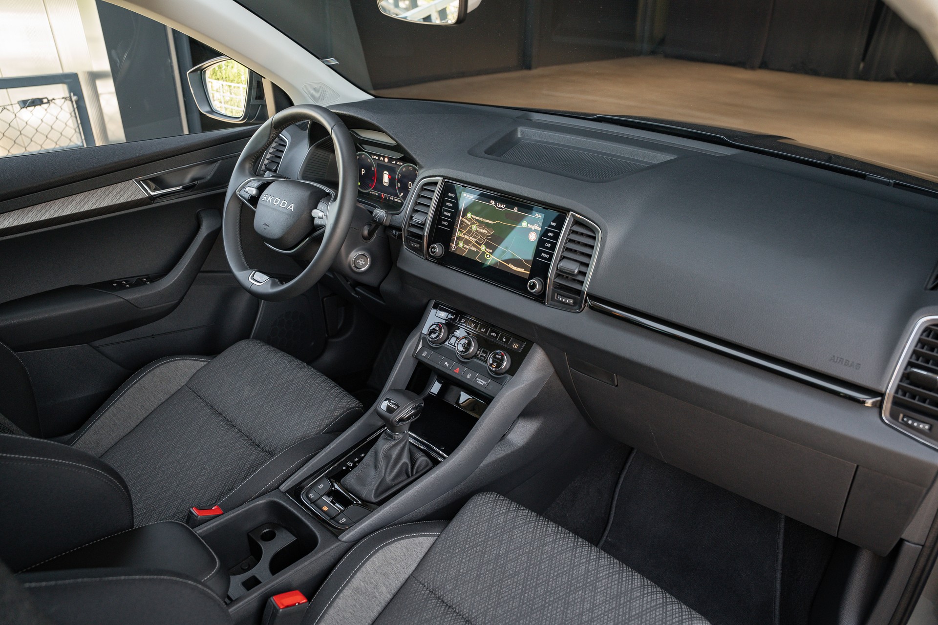 SKODA Karoq 1.5 TSI Selection DSG-image-13