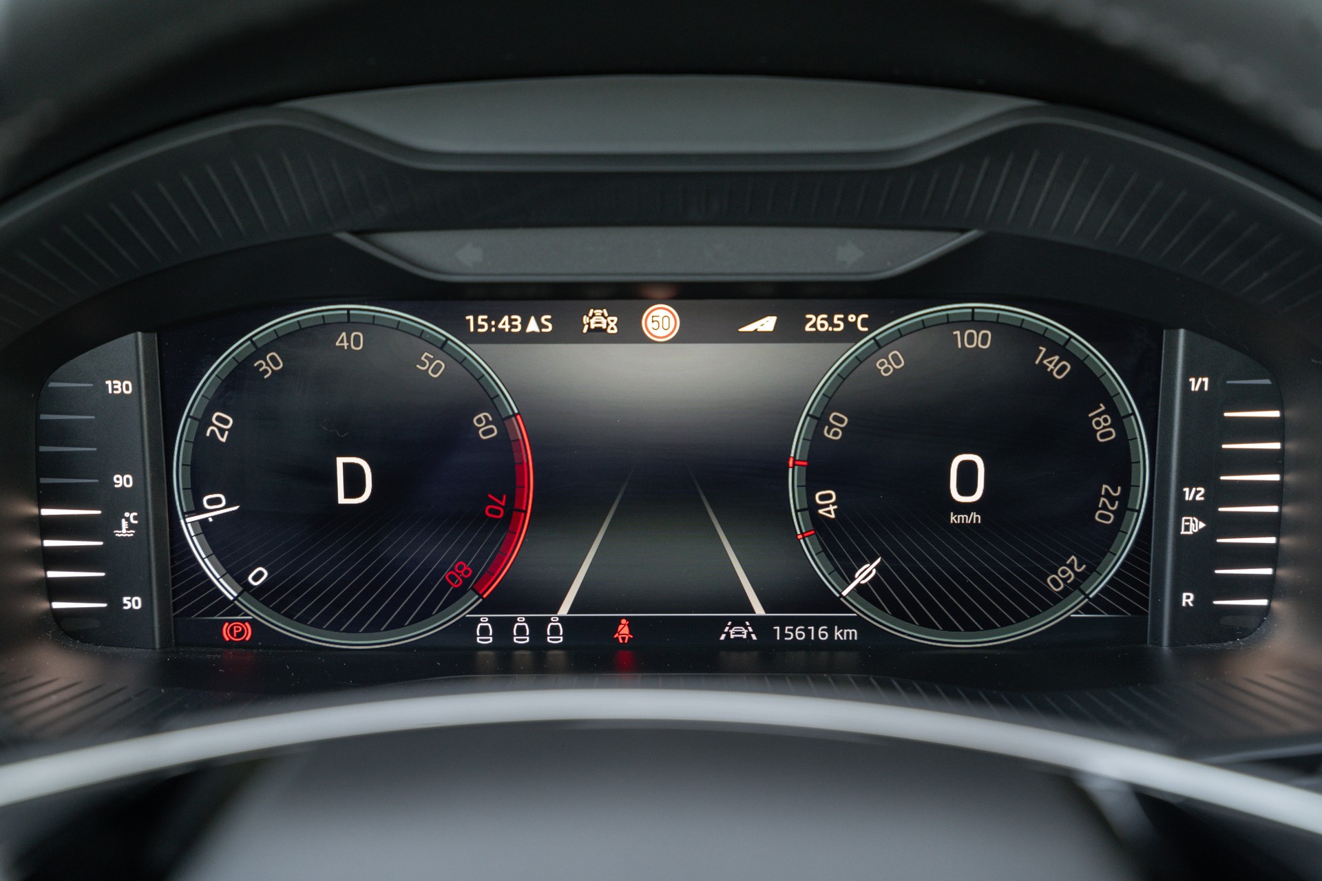 SKODA Karoq 1.5 TSI Selection DSG-image-15