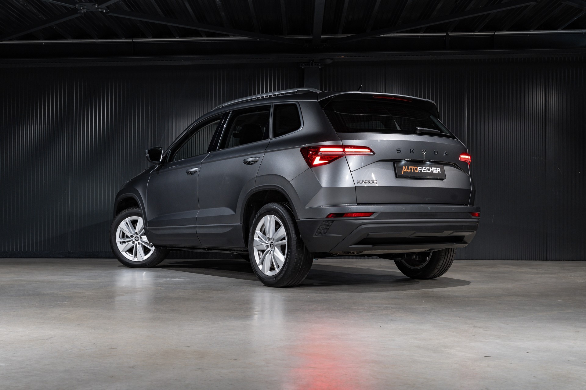 SKODA Karoq 1.5 TSI Selection DSG-showroom-element-1