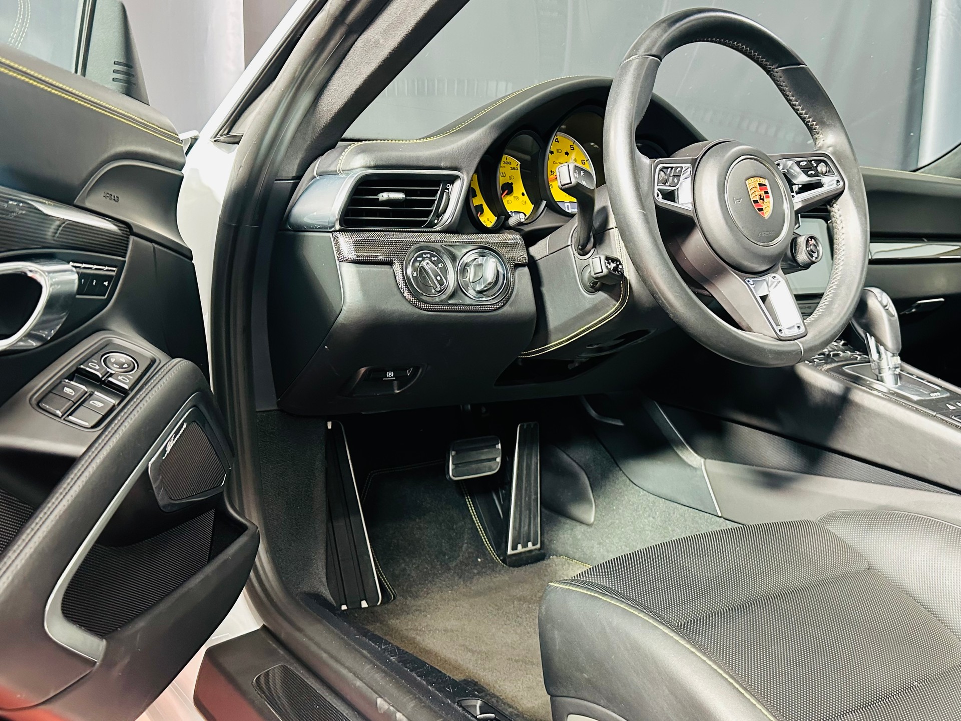PORSCHE 911 Turbo S 991.2 Facelift PDK (CH Wagen)-image-10