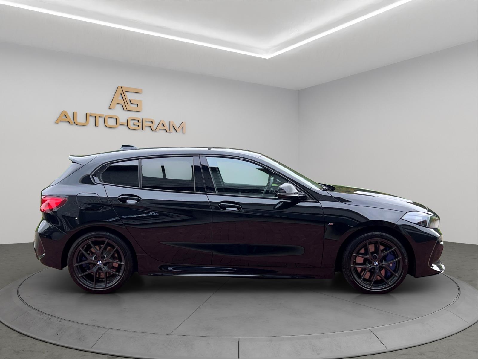 BMW M135i xDrive Steptronic-image-5
