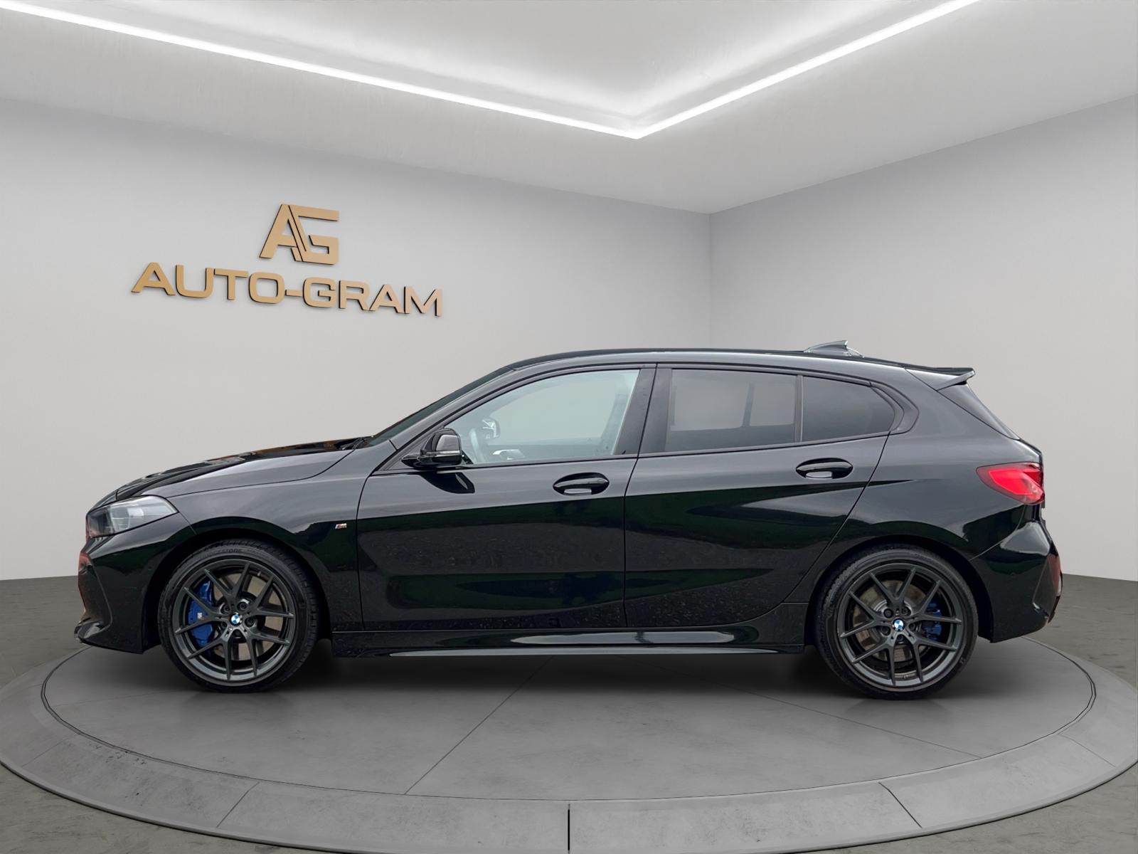 BMW M135i xDrive Steptronic-showroom-element-1