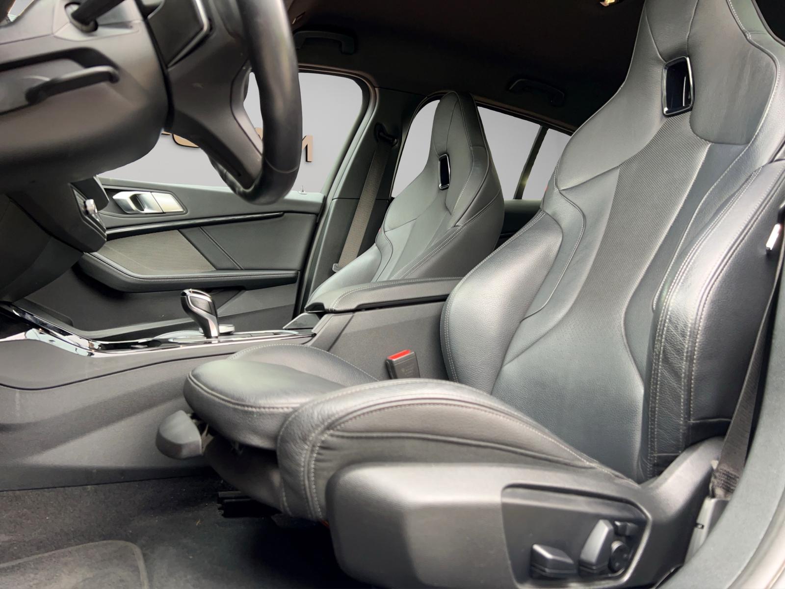 BMW M135i xDrive Steptronic-image-11