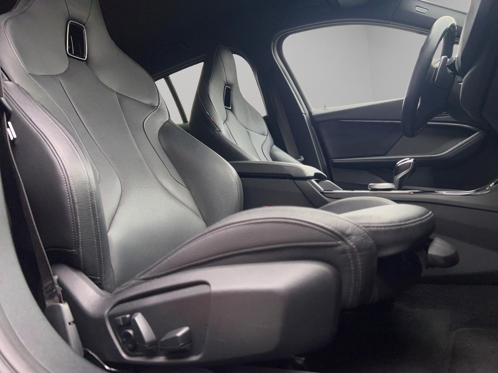 BMW M135i xDrive Steptronic-image-13