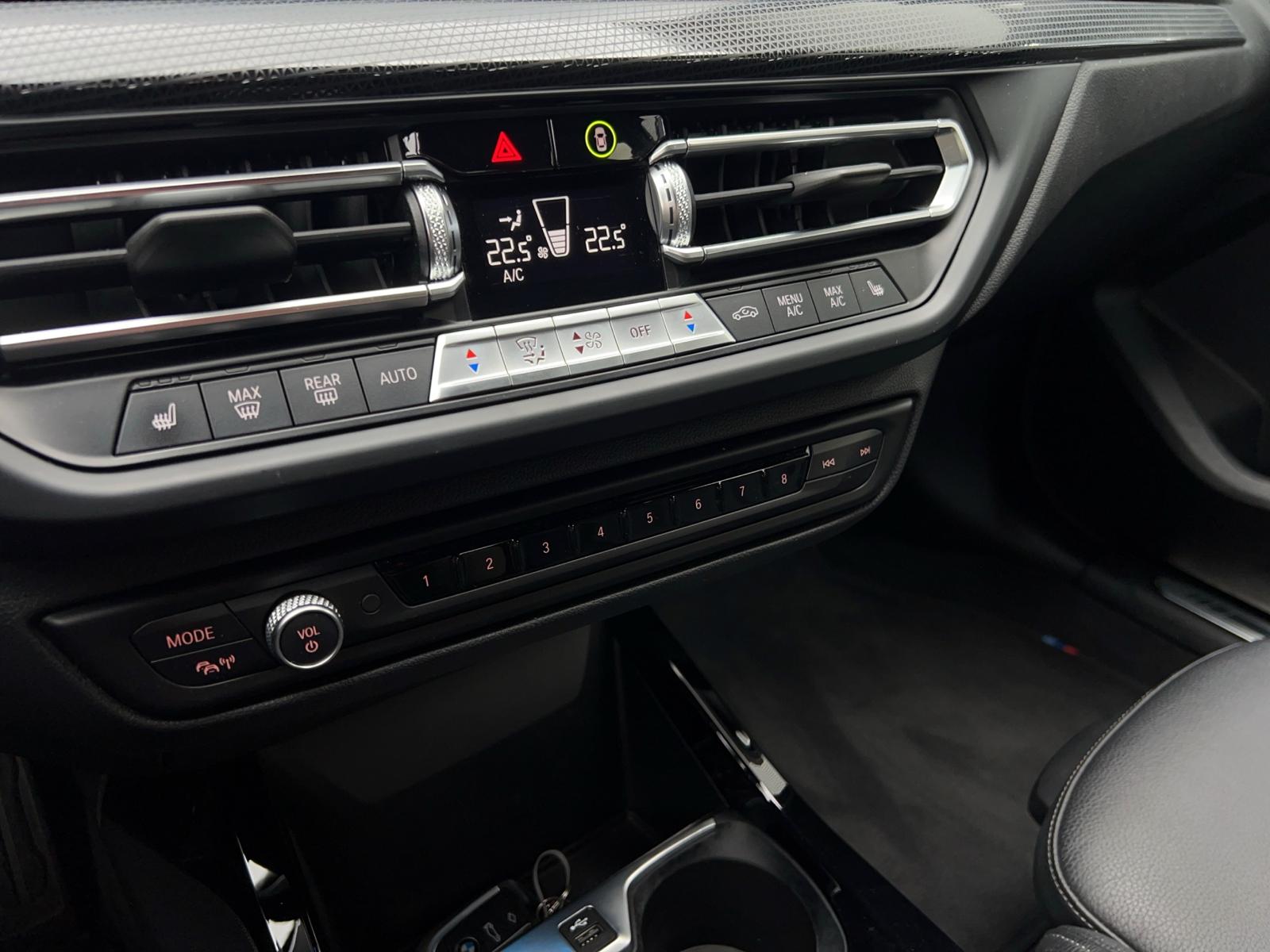 BMW M135i xDrive Steptronic-image-19