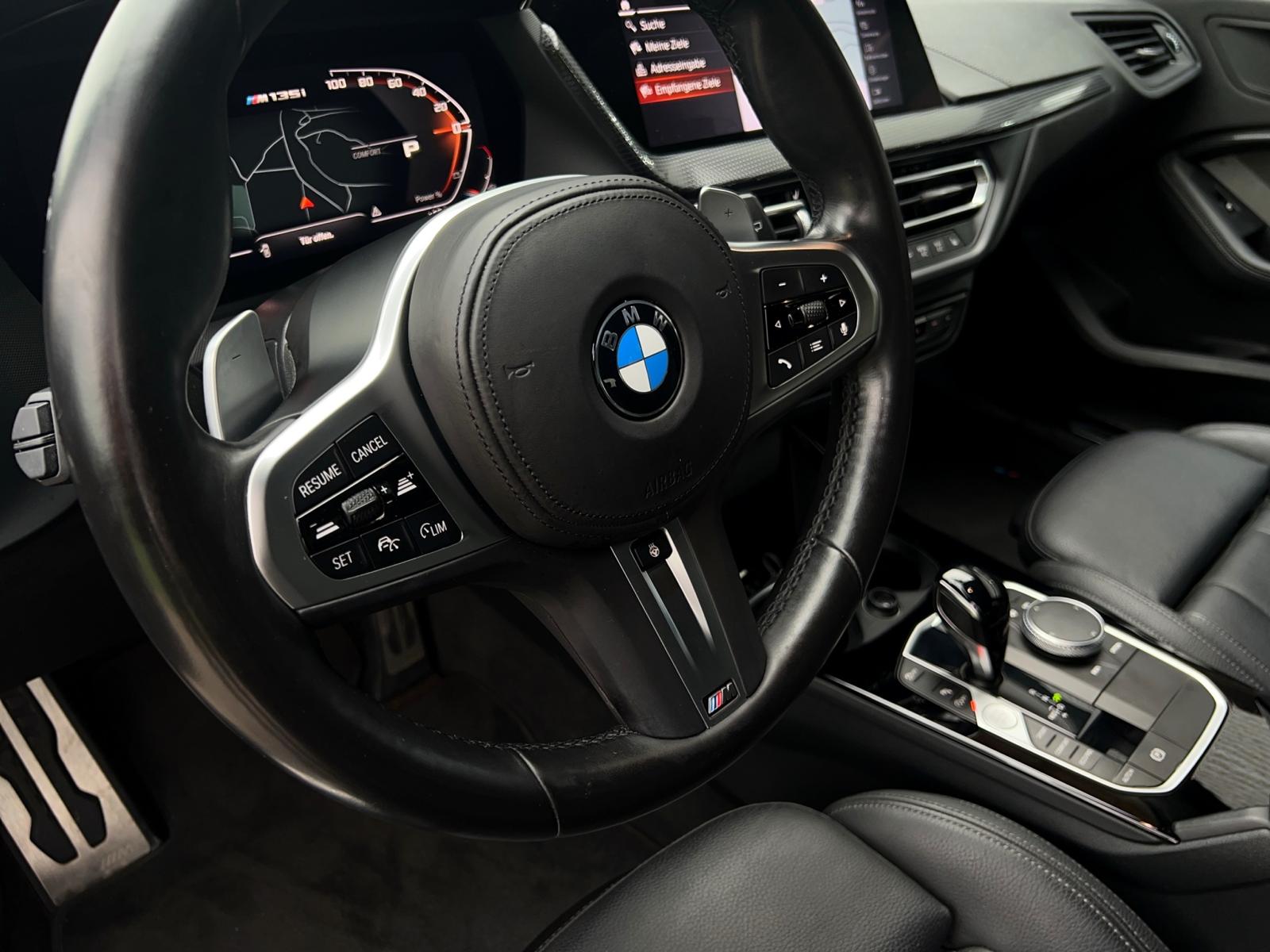 BMW M135i xDrive Steptronic-image-17