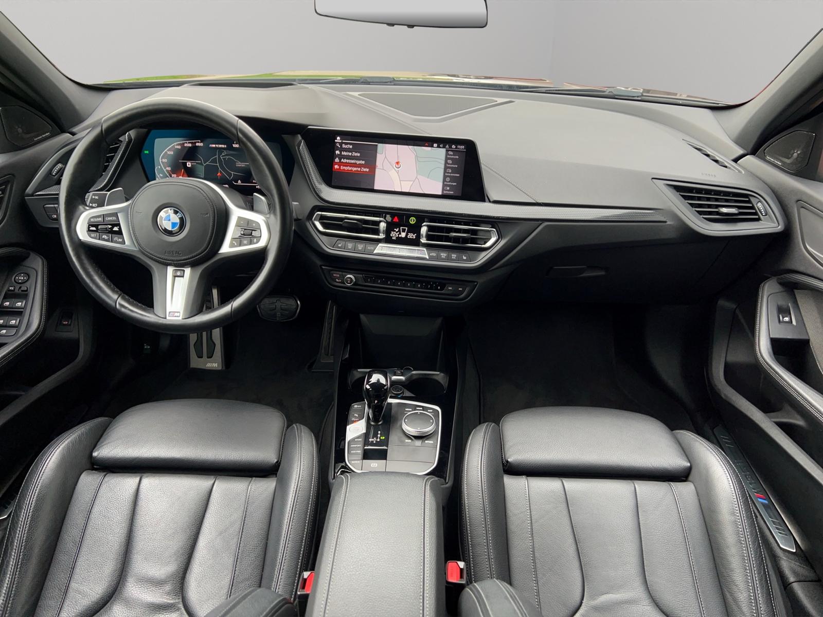 BMW M135i xDrive Steptronic-image-14