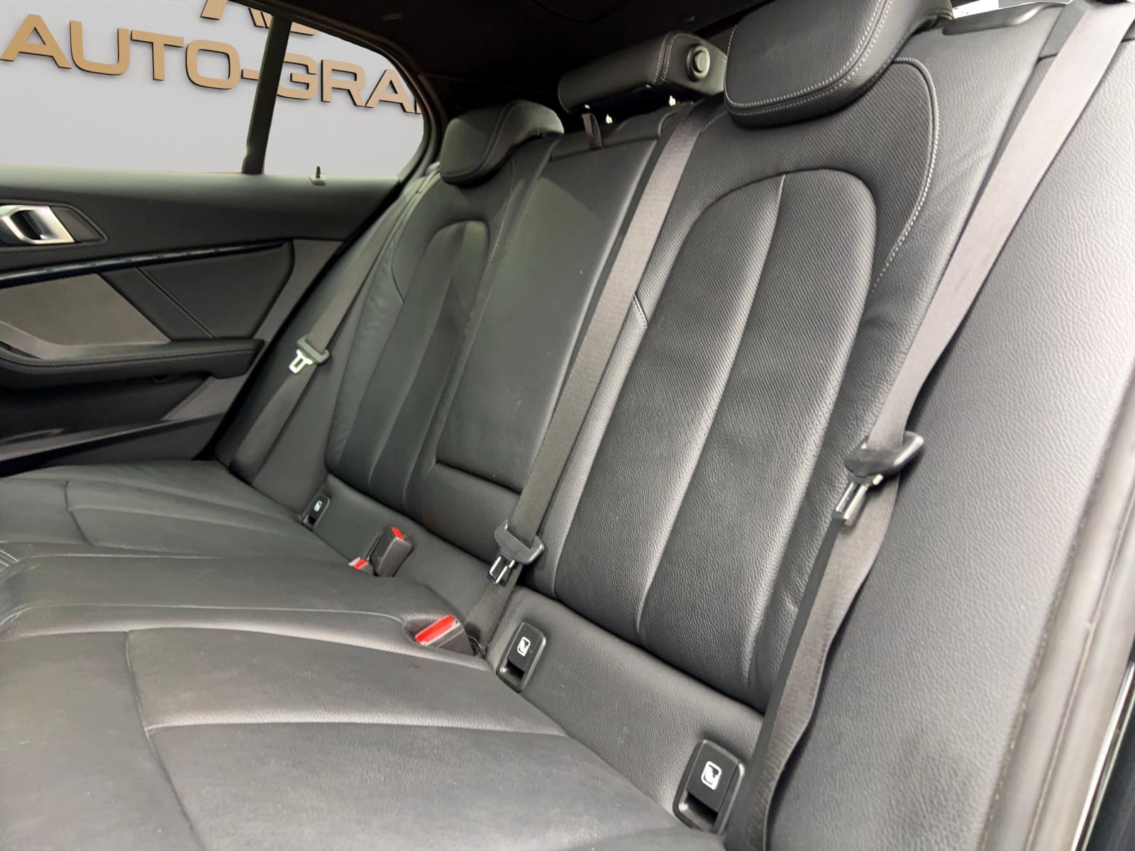 BMW M135i xDrive Steptronic-image-25