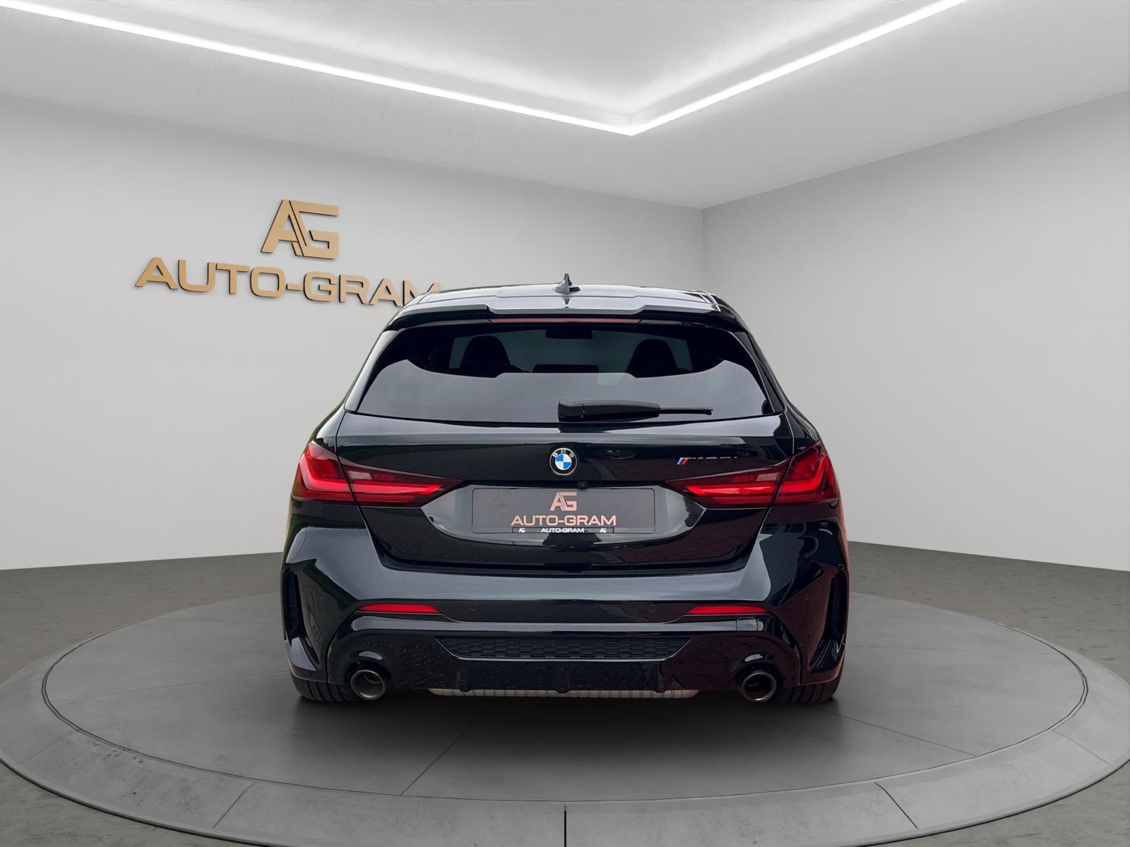BMW M135i xDrive Steptronic-showroom-element-3