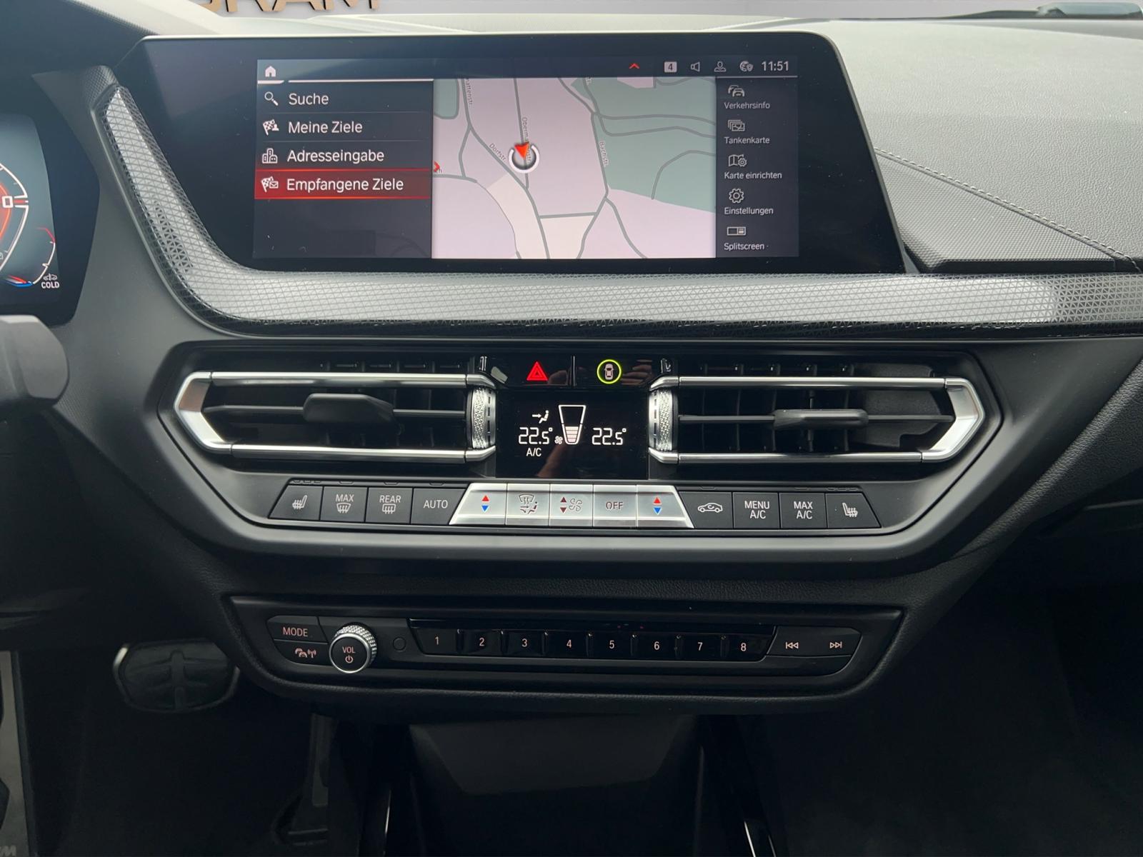 BMW M135i xDrive Steptronic-image-18
