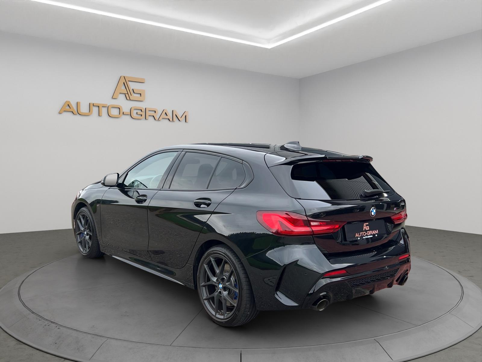 BMW M135i xDrive Steptronic-showroom-element-2