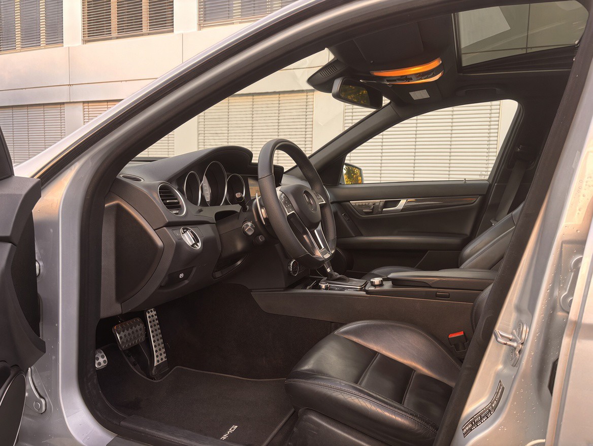 MERCEDES-BENZ C 63 V8 AMG-image-3