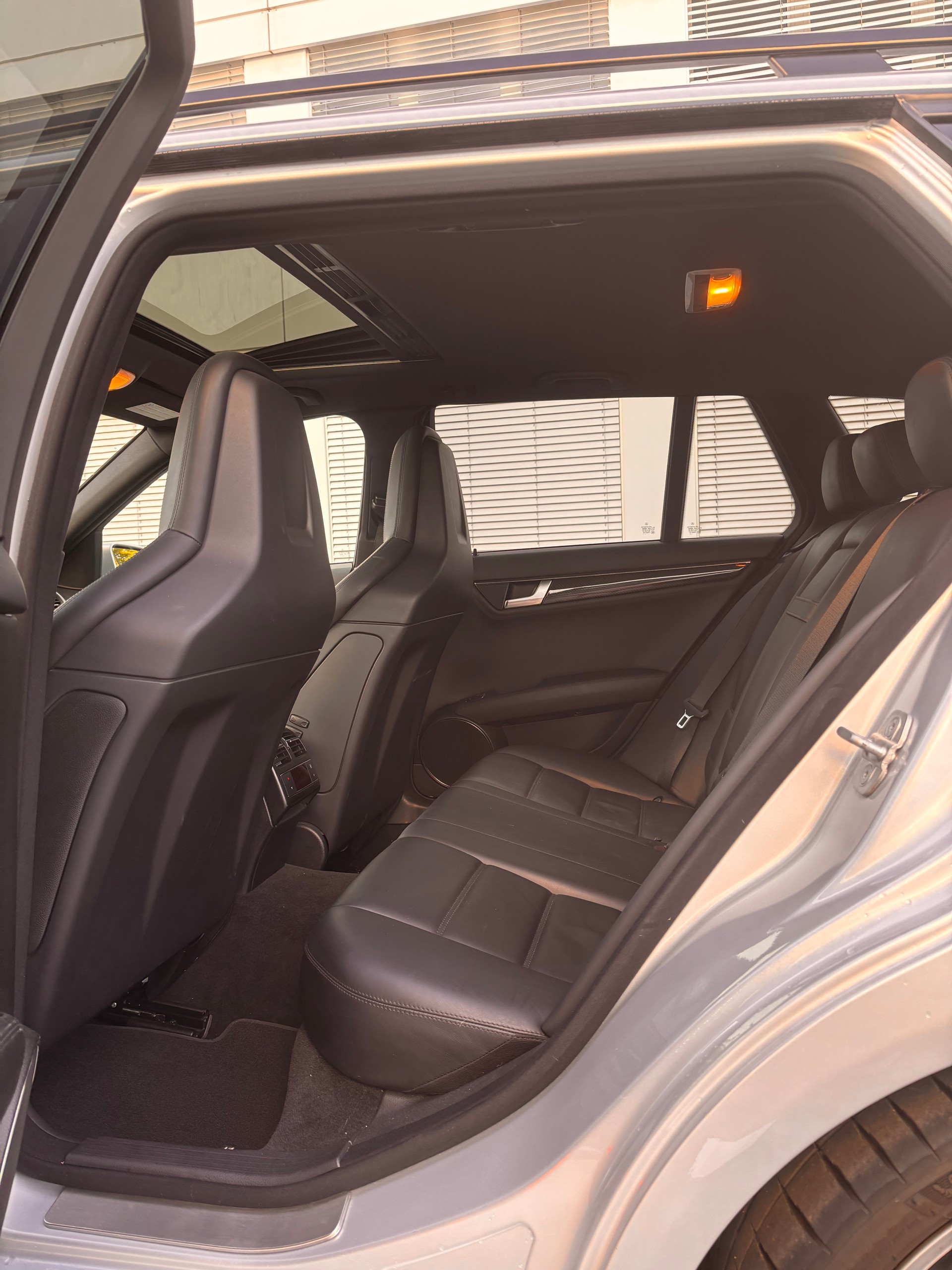 MERCEDES-BENZ C 63 V8 AMG-image-6