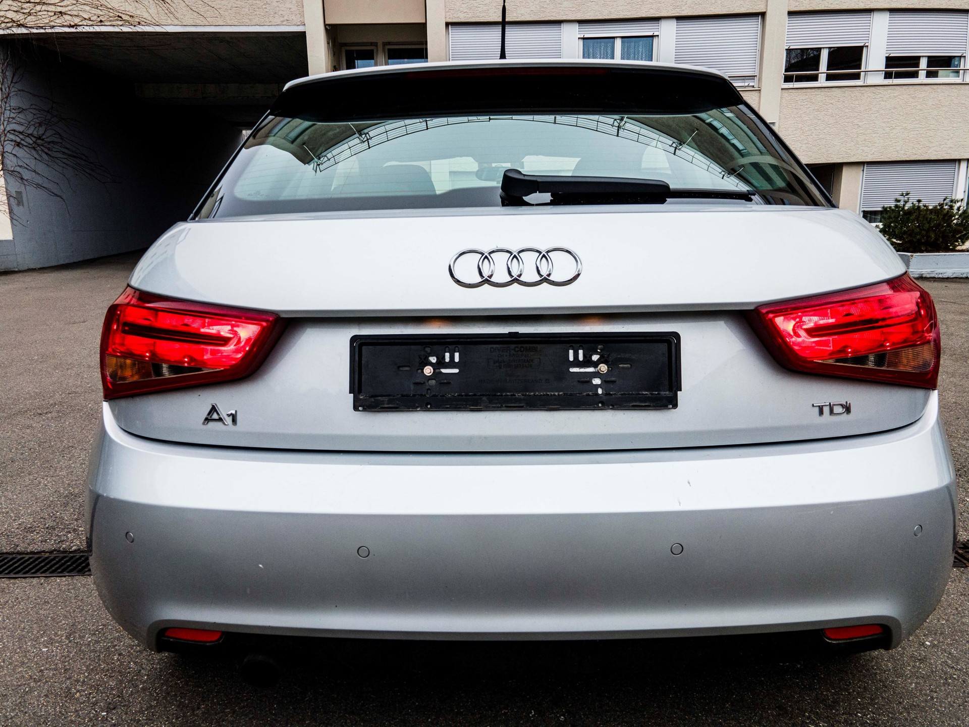AUDI A1 1.6 TDI Ambition-image-9